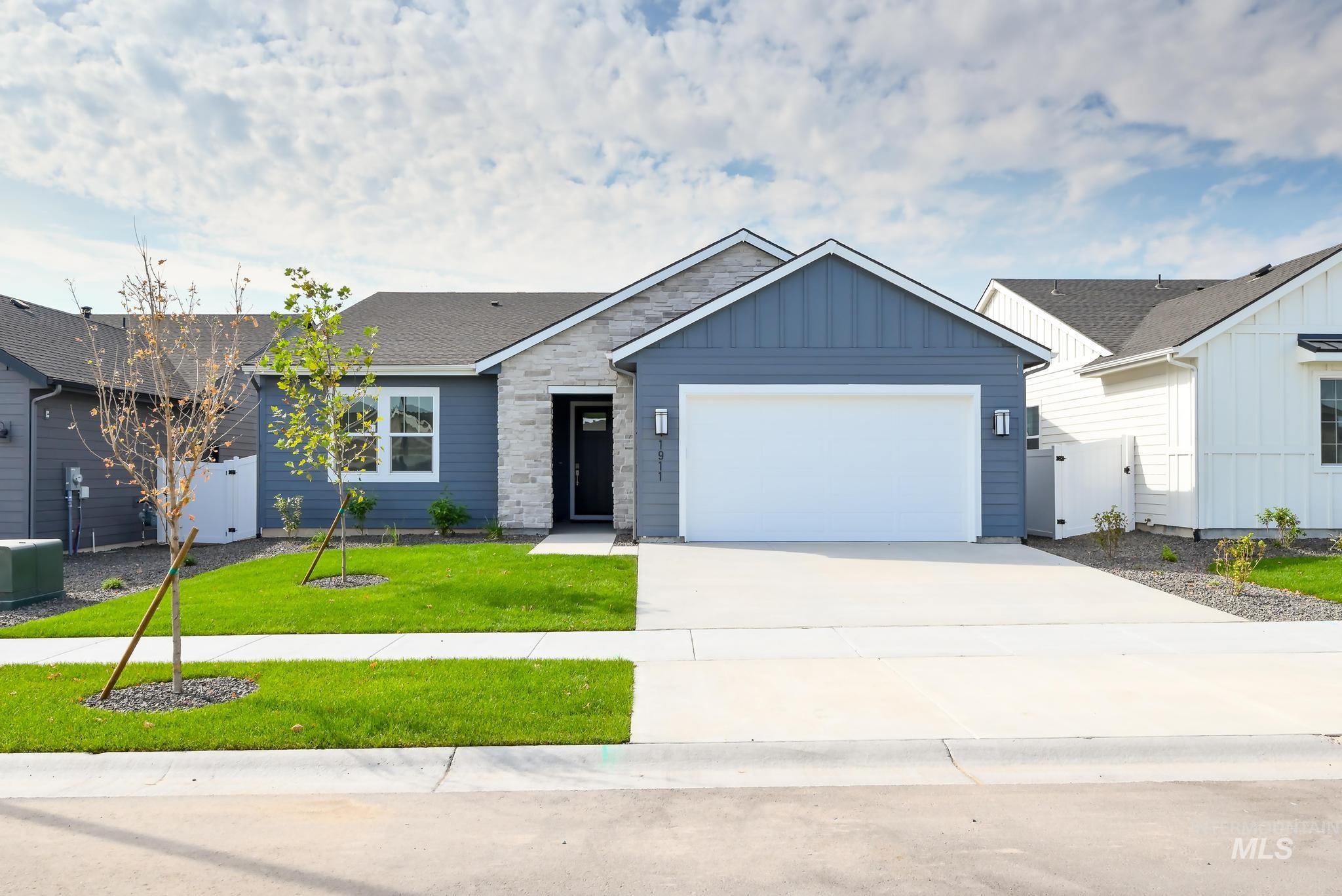 1911 W Arya St Property Photo 1