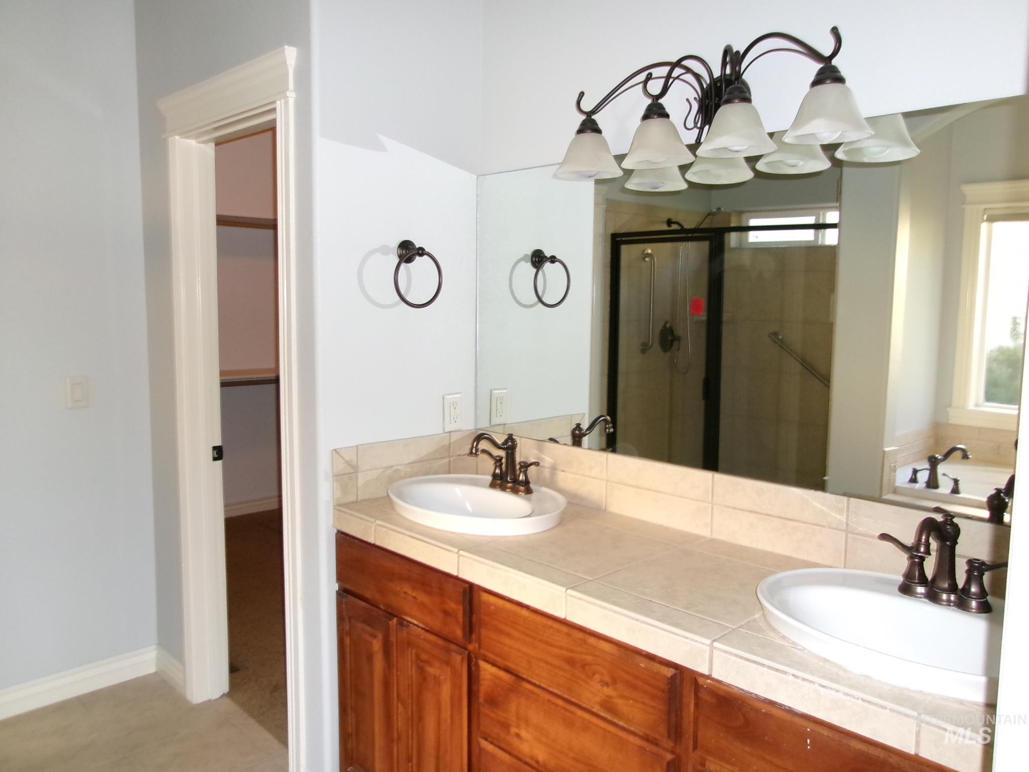 2112 S Miller Way Property Photo 10