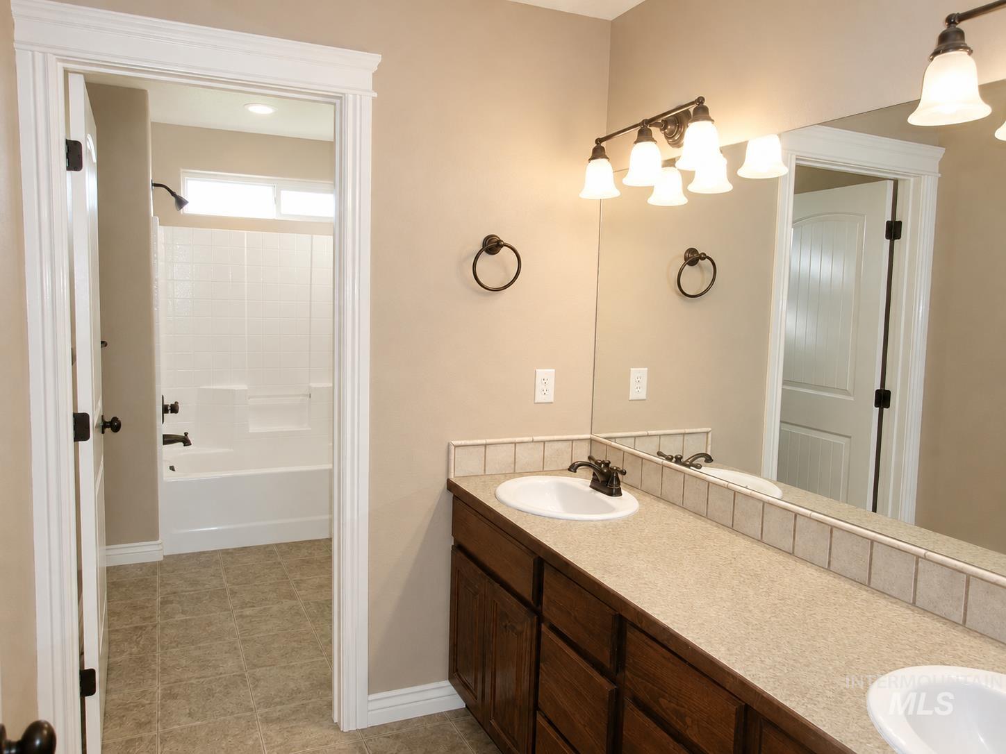 2112 S Miller Way Property Photo 18