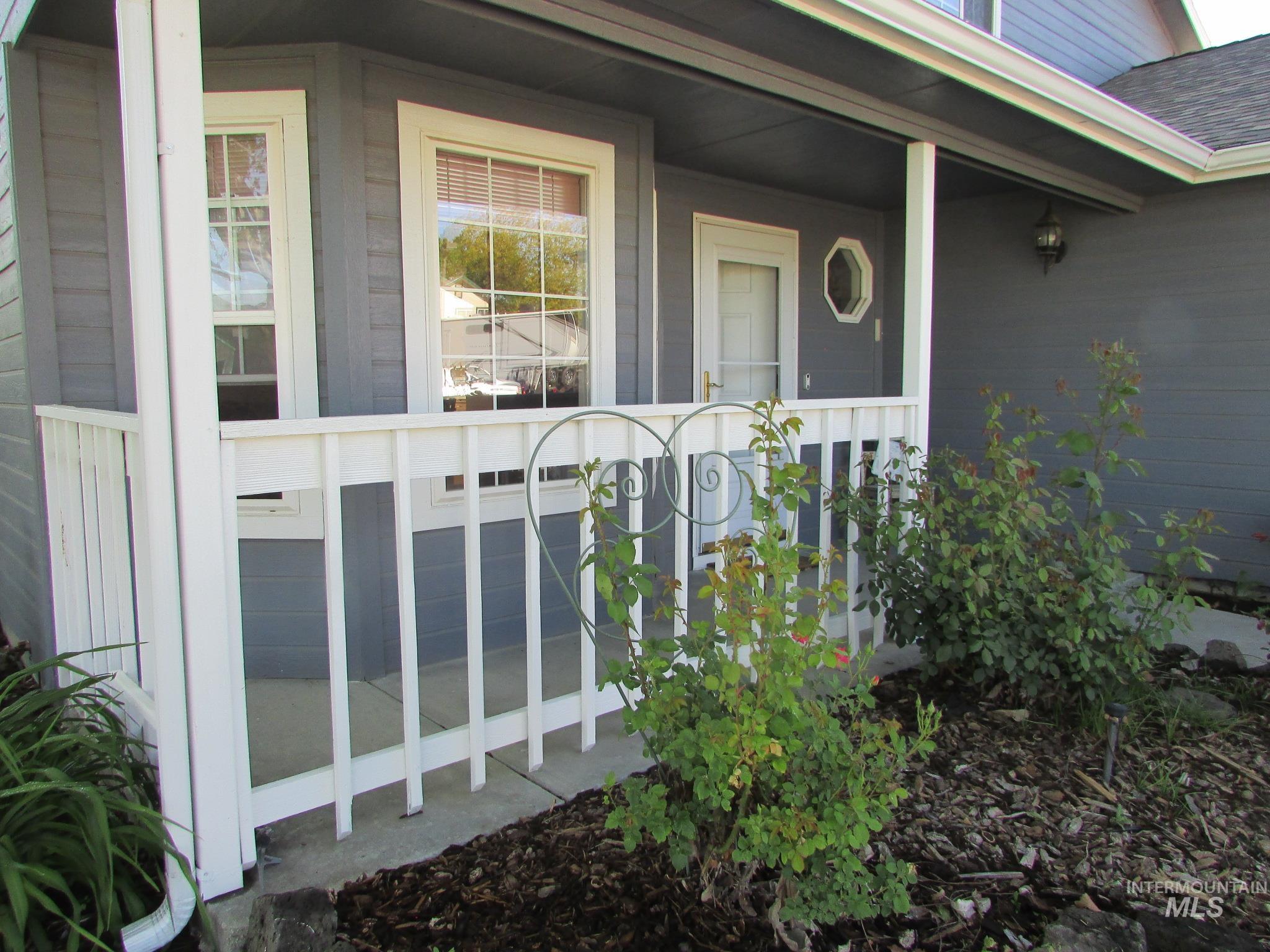940 N Miner Ave. Property Photo 4