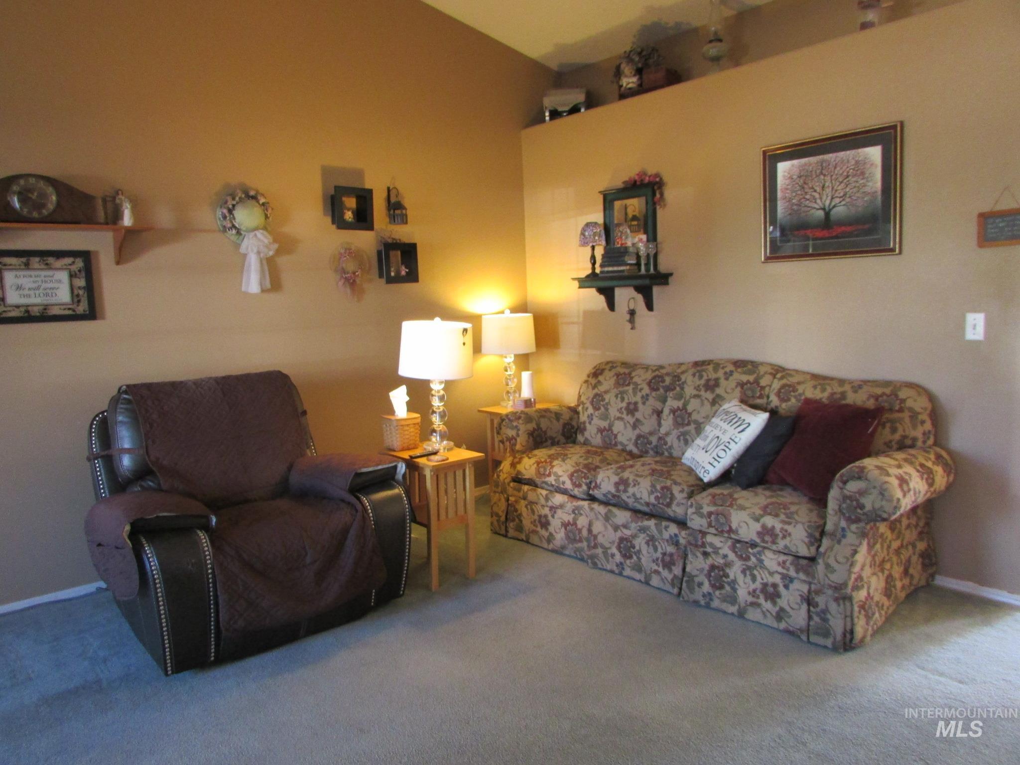 940 N Miner Ave. Property Photo 5