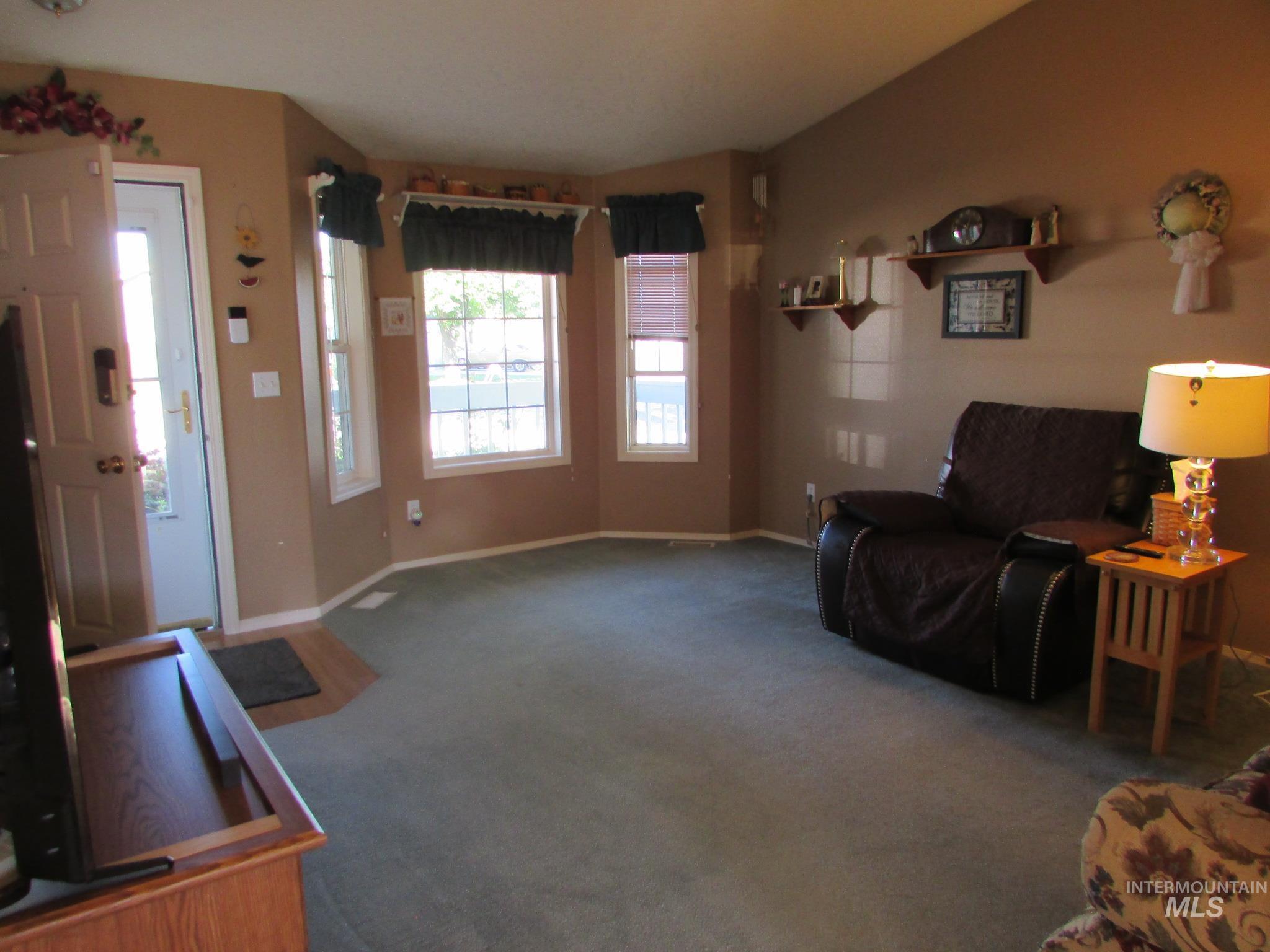 940 N Miner Ave. Property Photo 6