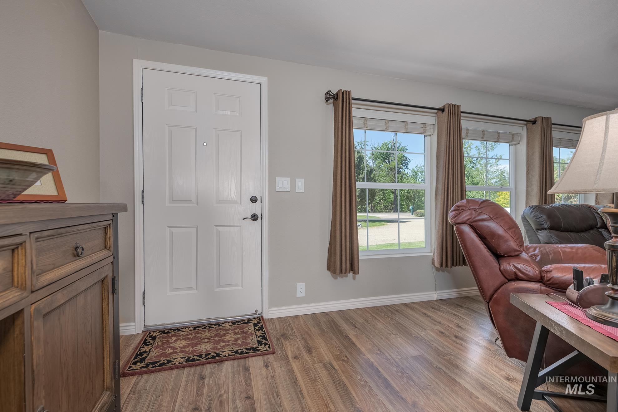 10716 N River Road Property Photo 3