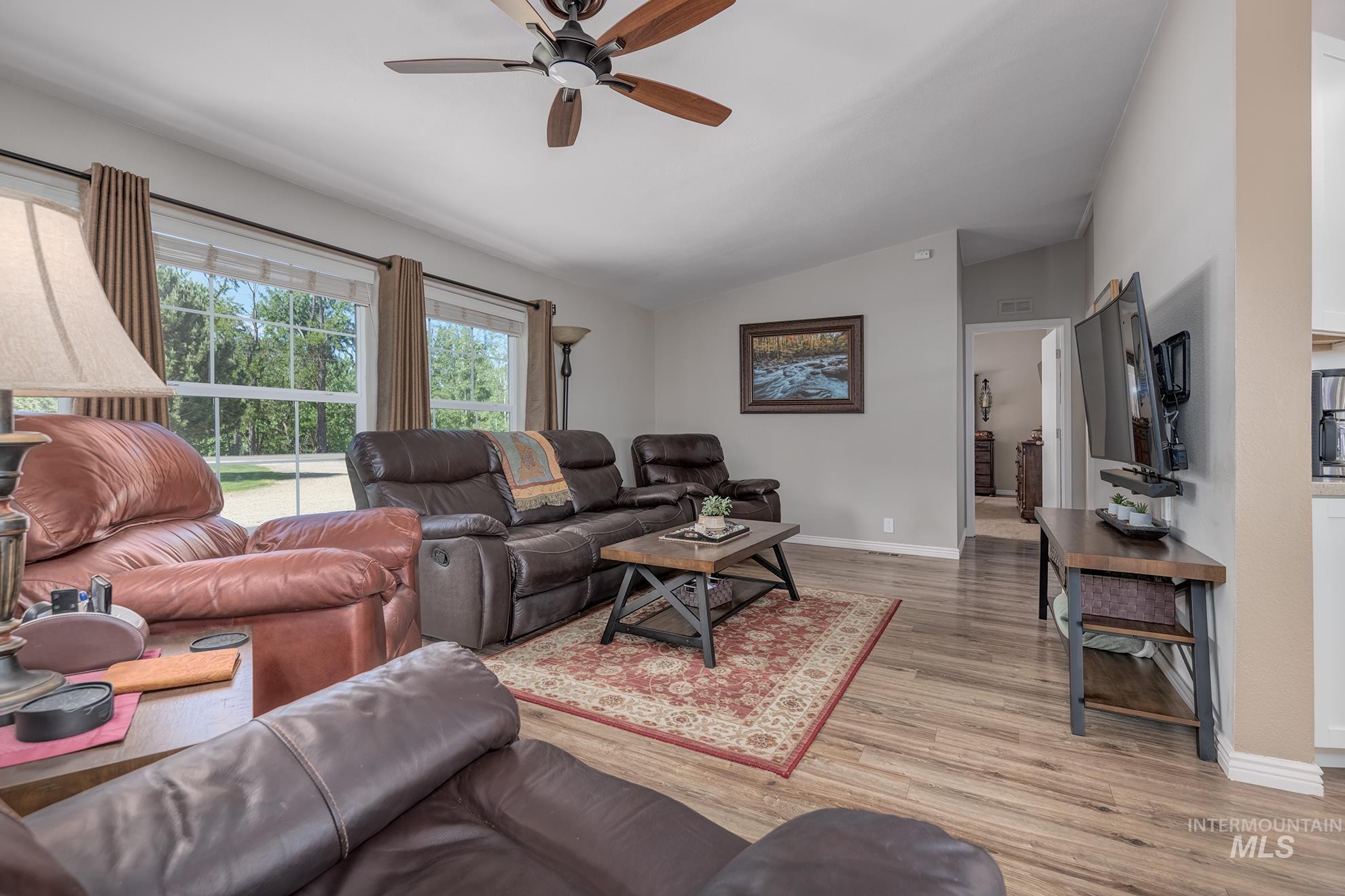 10716 N River Road Property Photo 5