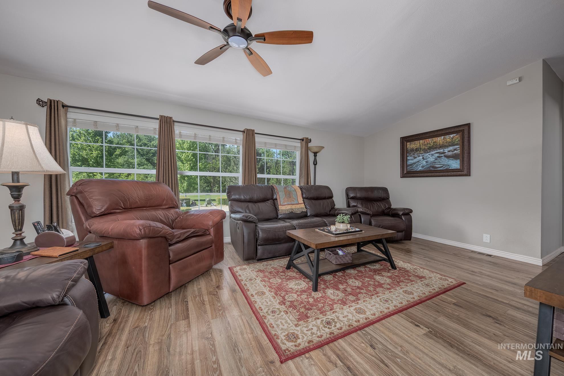 10716 N River Road Property Photo 6