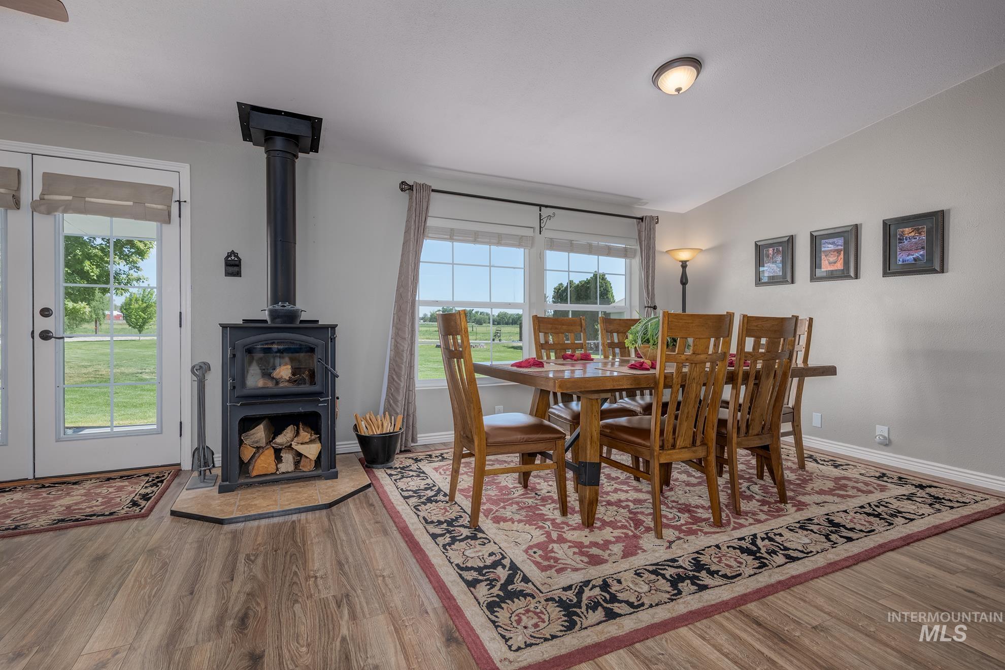 10716 N River Road Property Photo 7