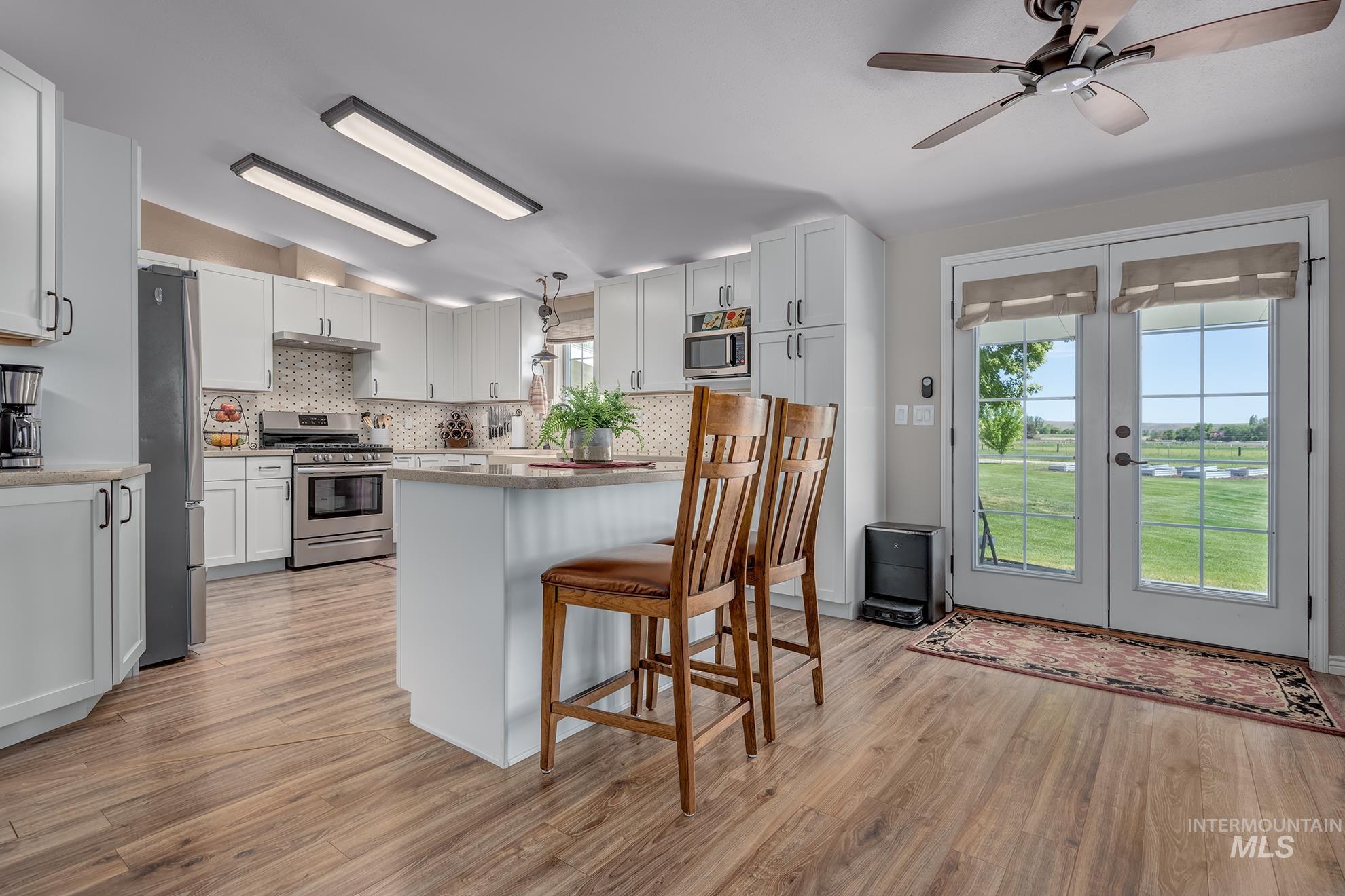 10716 N River Road Property Photo 8