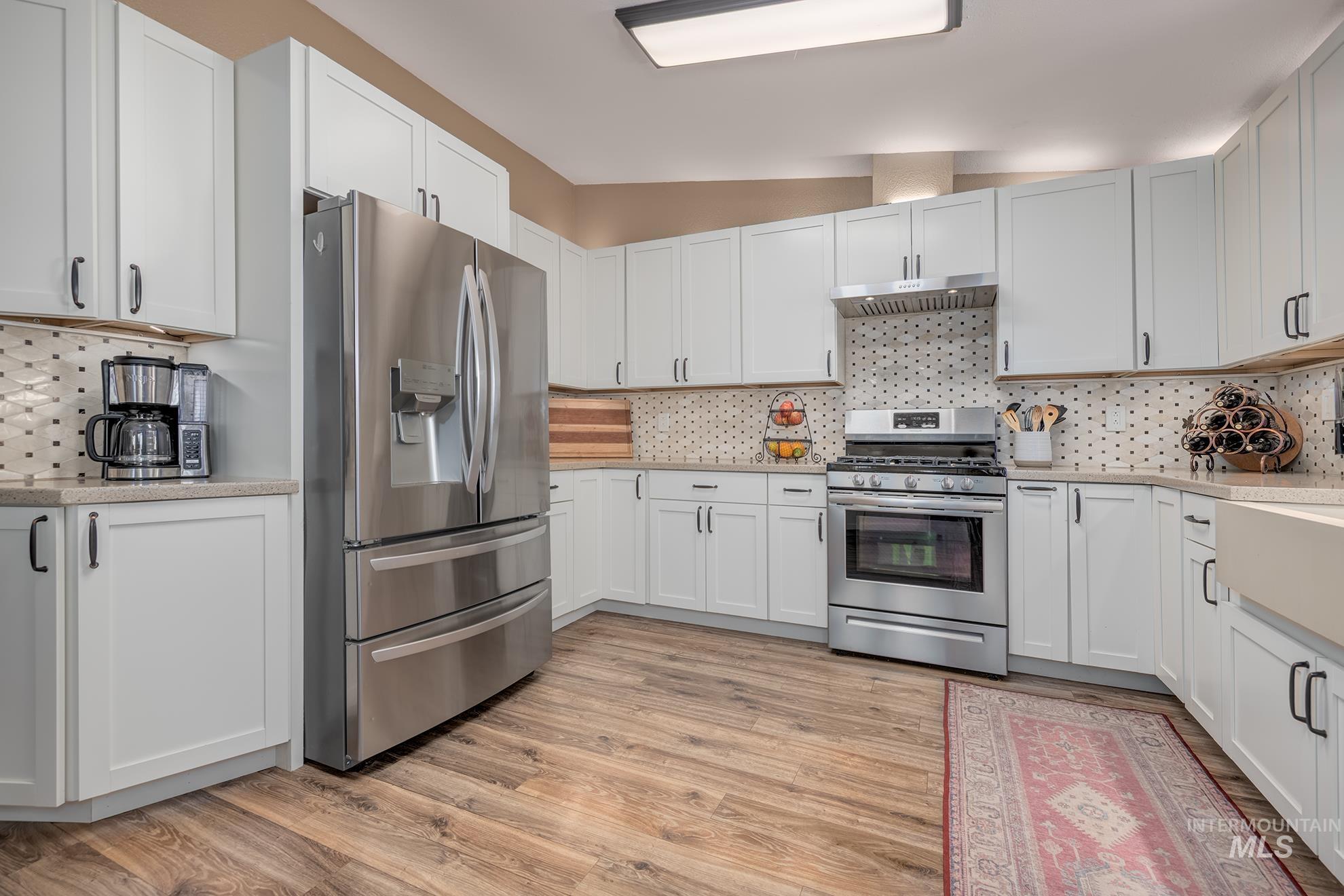 10716 N River Road Property Photo 11
