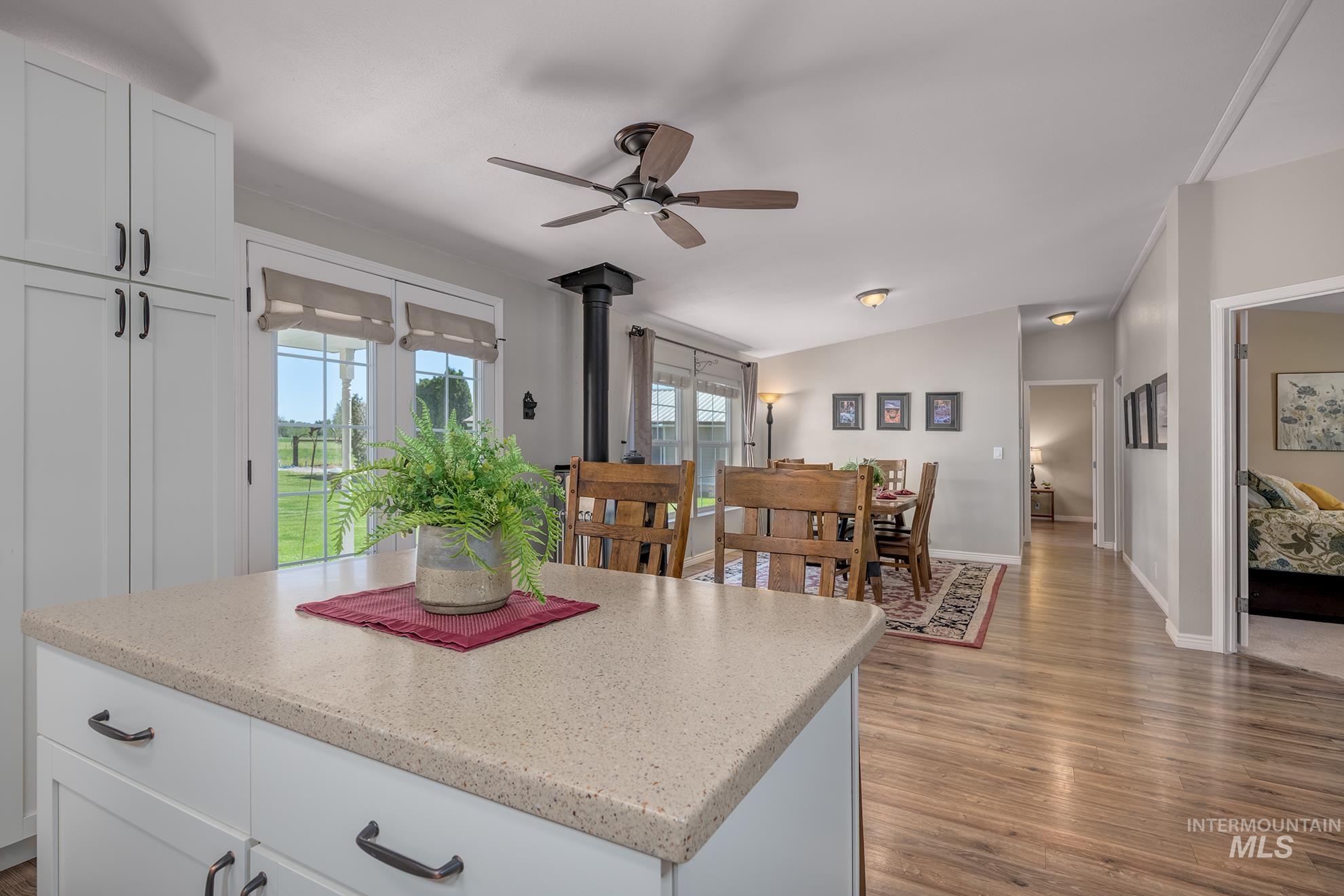10716 N River Road Property Photo 13
