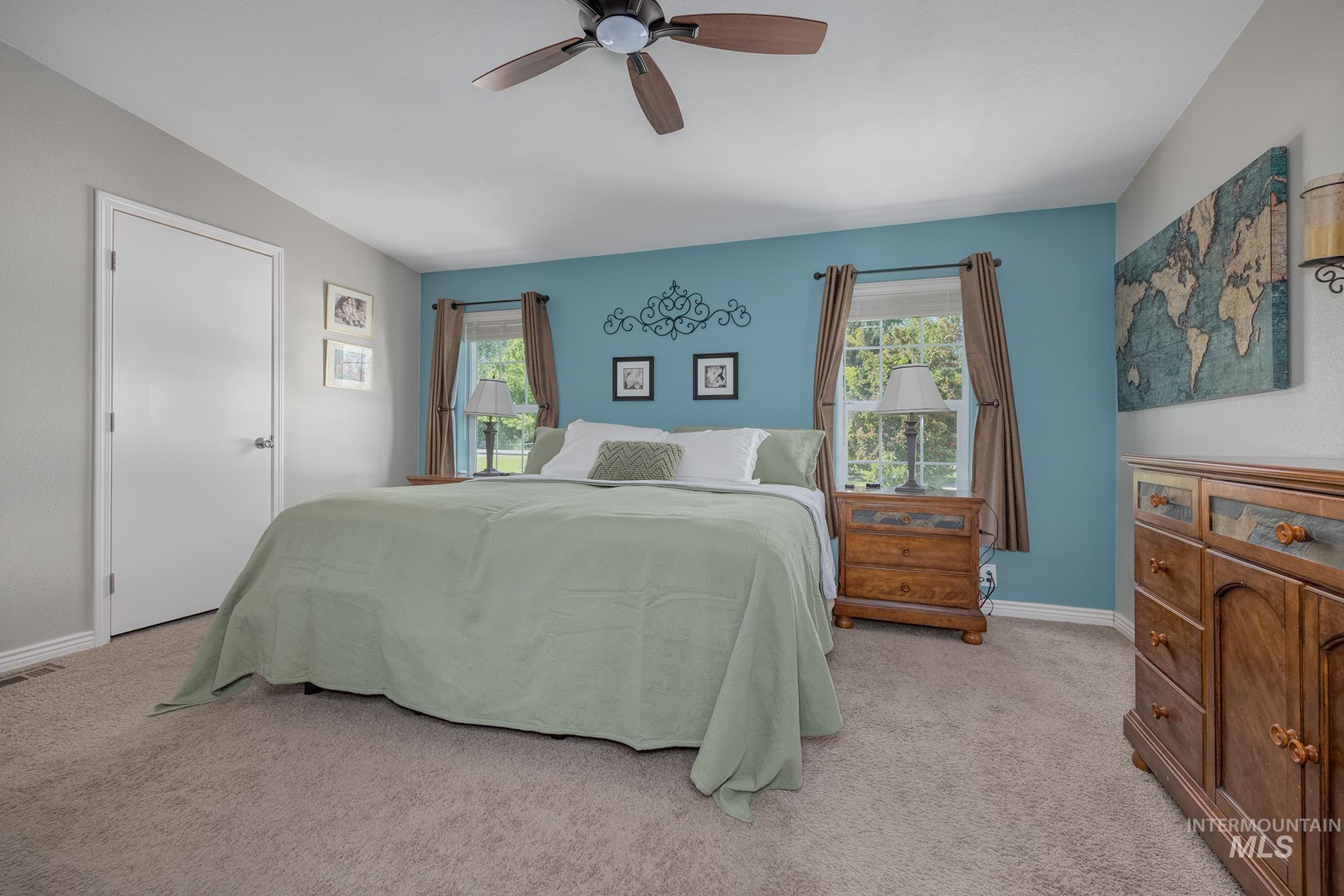 10716 N River Road Property Photo 15