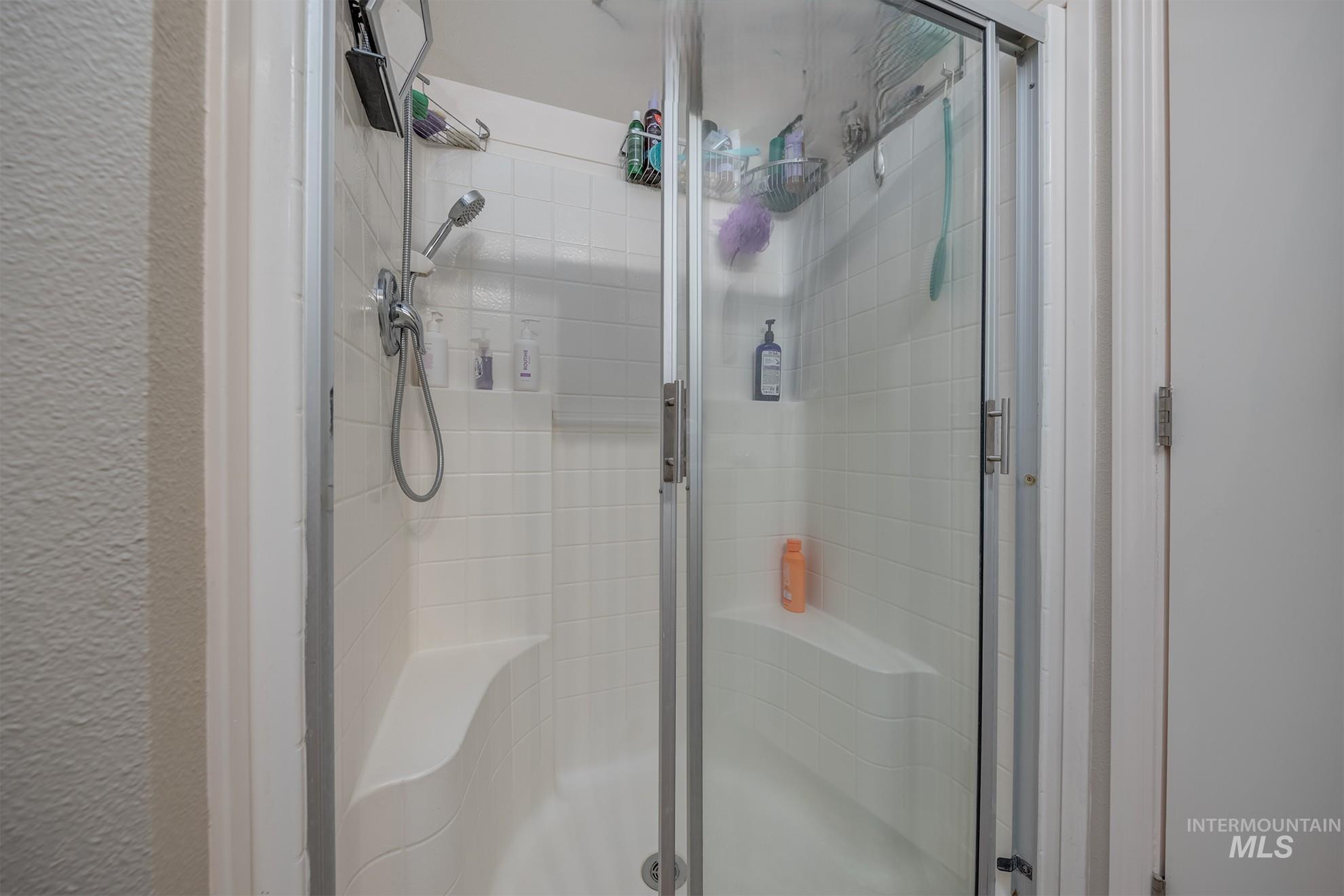 10716 N River Road Property Photo 18