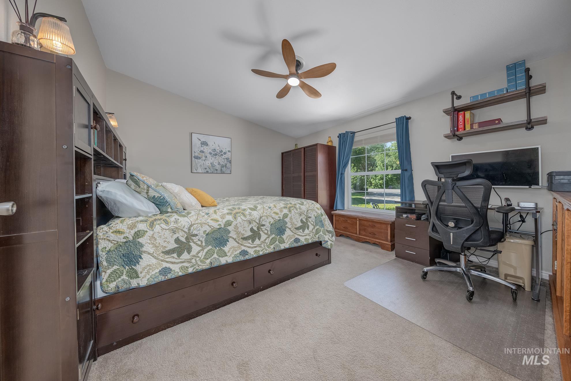 10716 N River Road Property Photo 19
