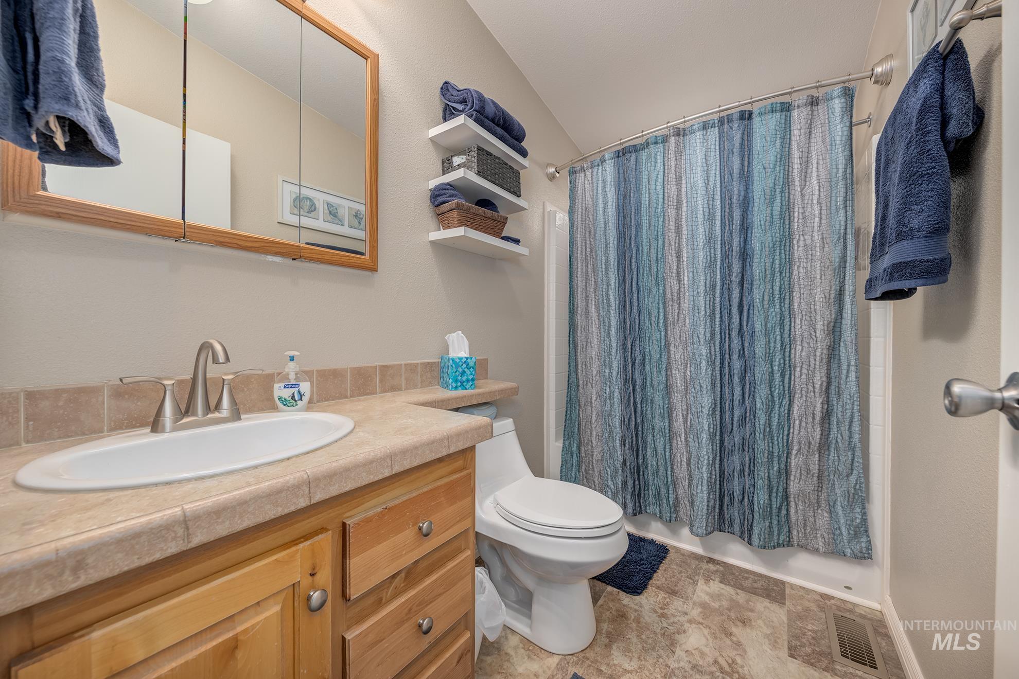 10716 N River Road Property Photo 21