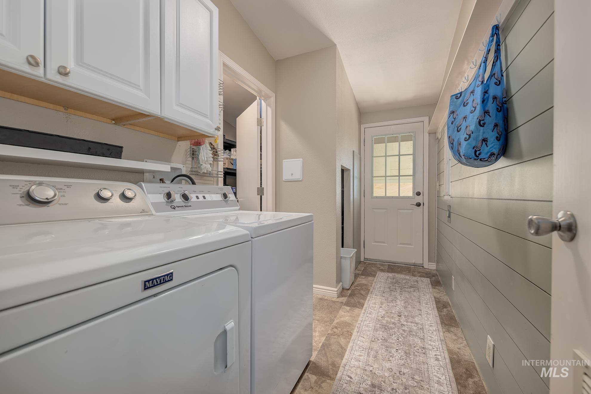 10716 N River Road Property Photo 25
