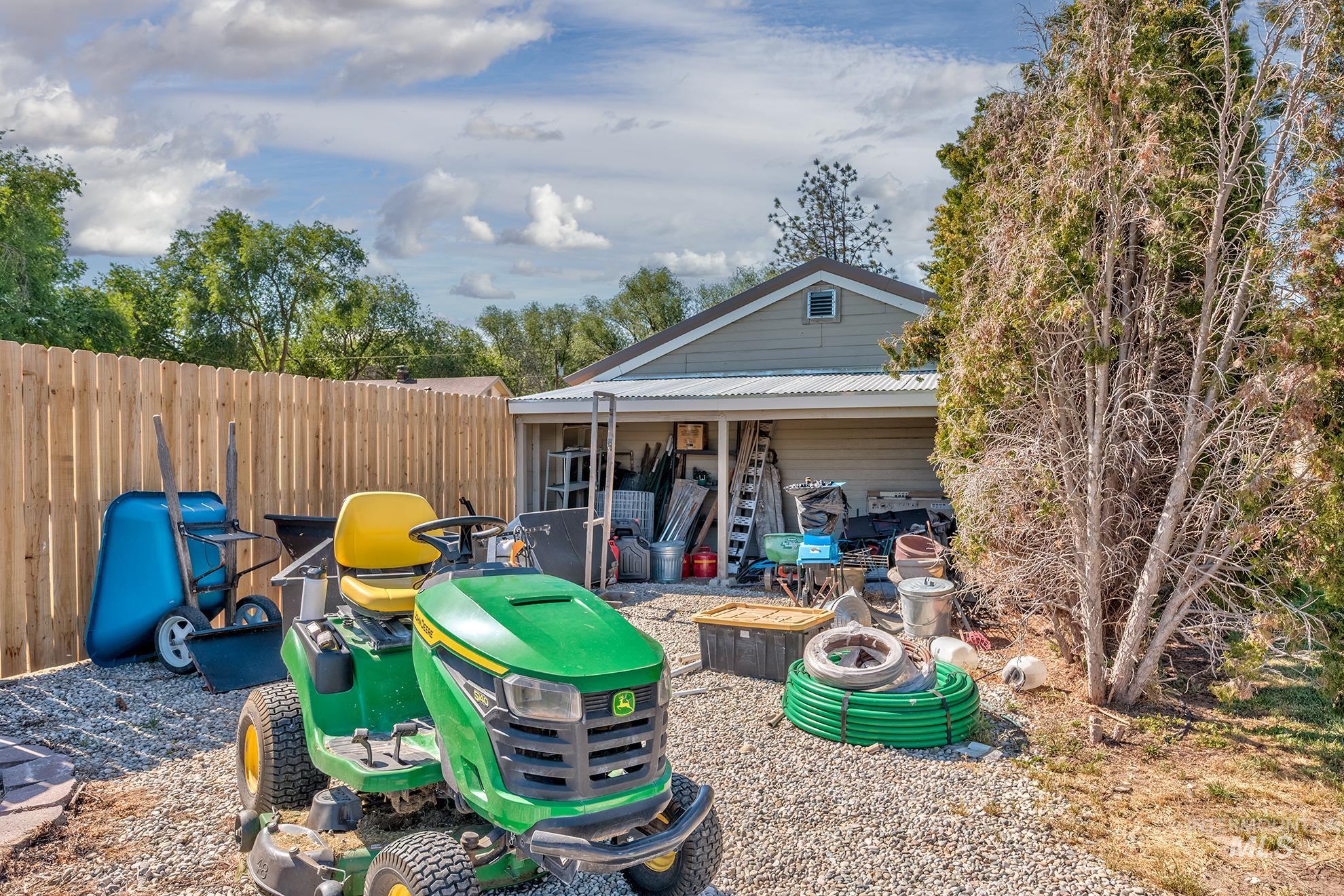 10716 N River Road Property Photo 28