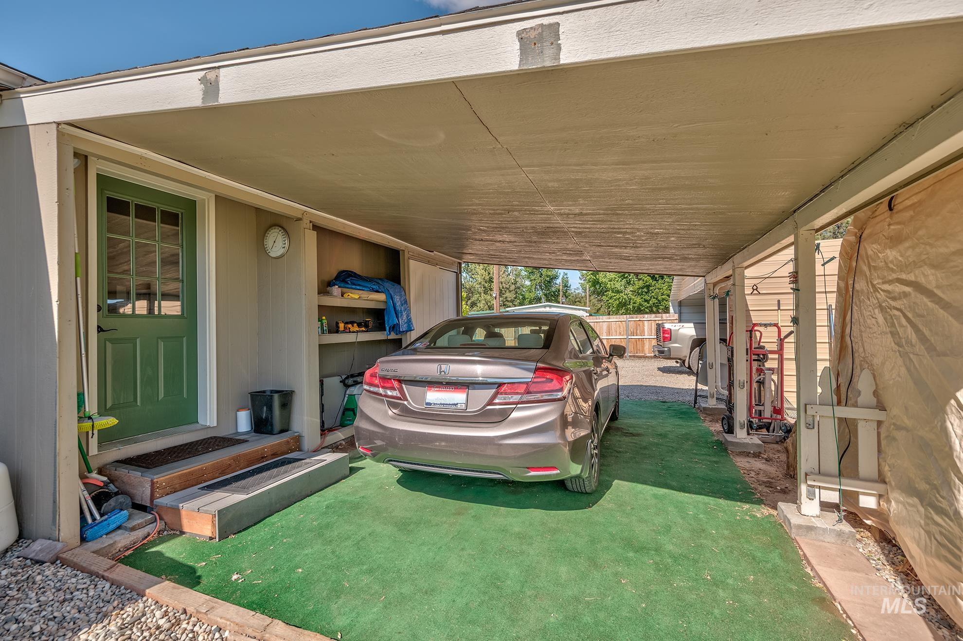 10716 N River Road Property Photo 32
