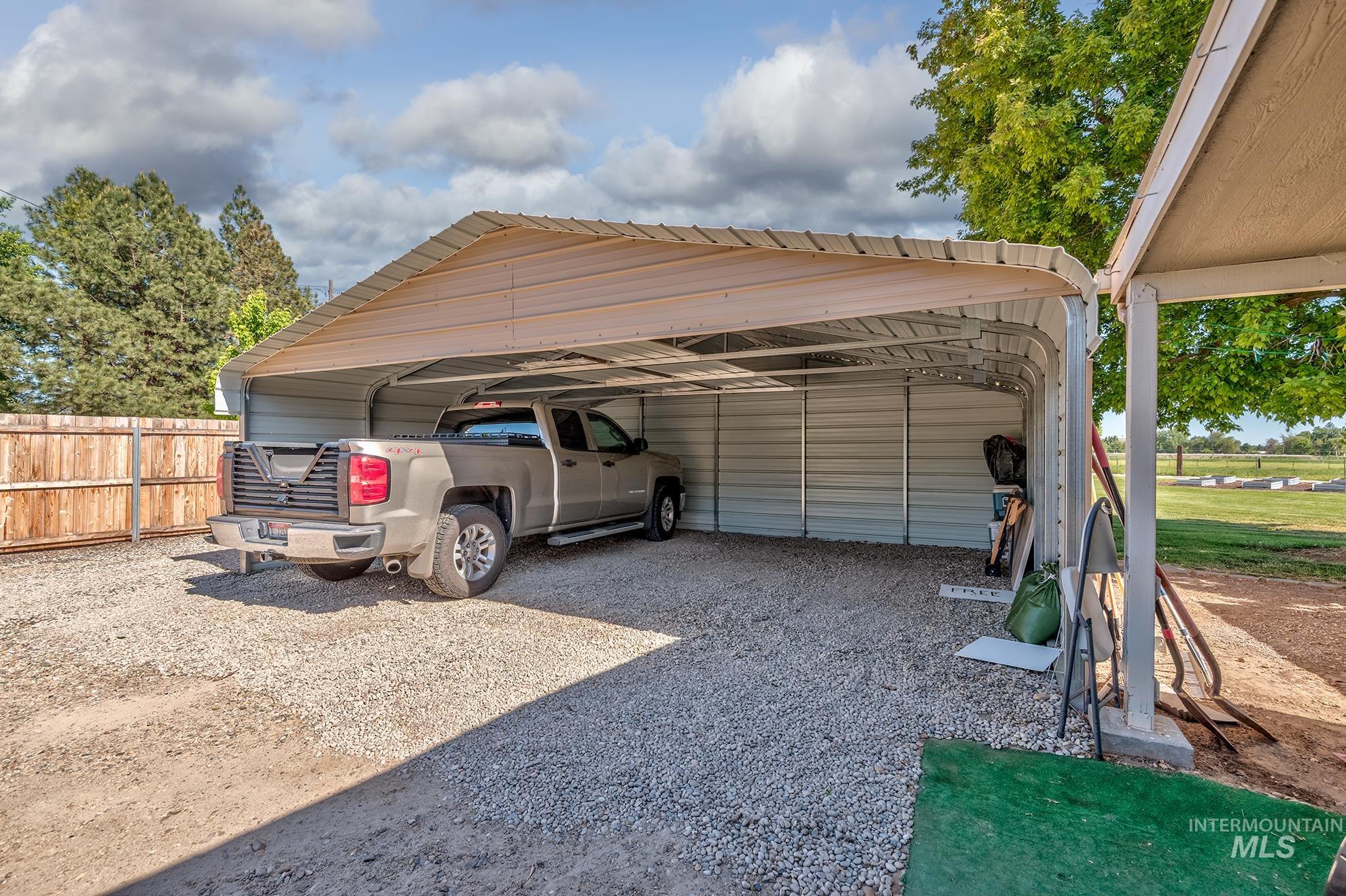 10716 N River Road Property Photo 33