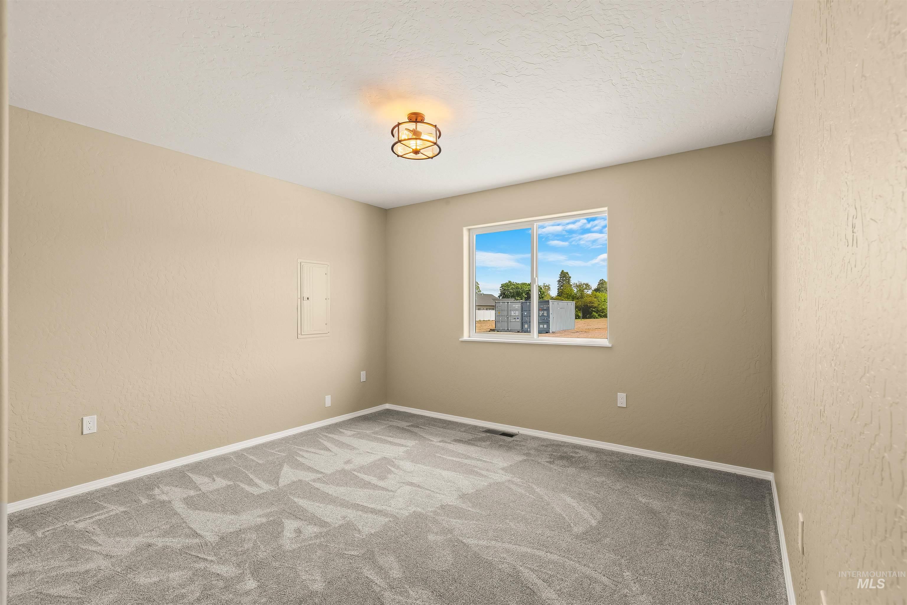 333 Park Dr Property Photo 8