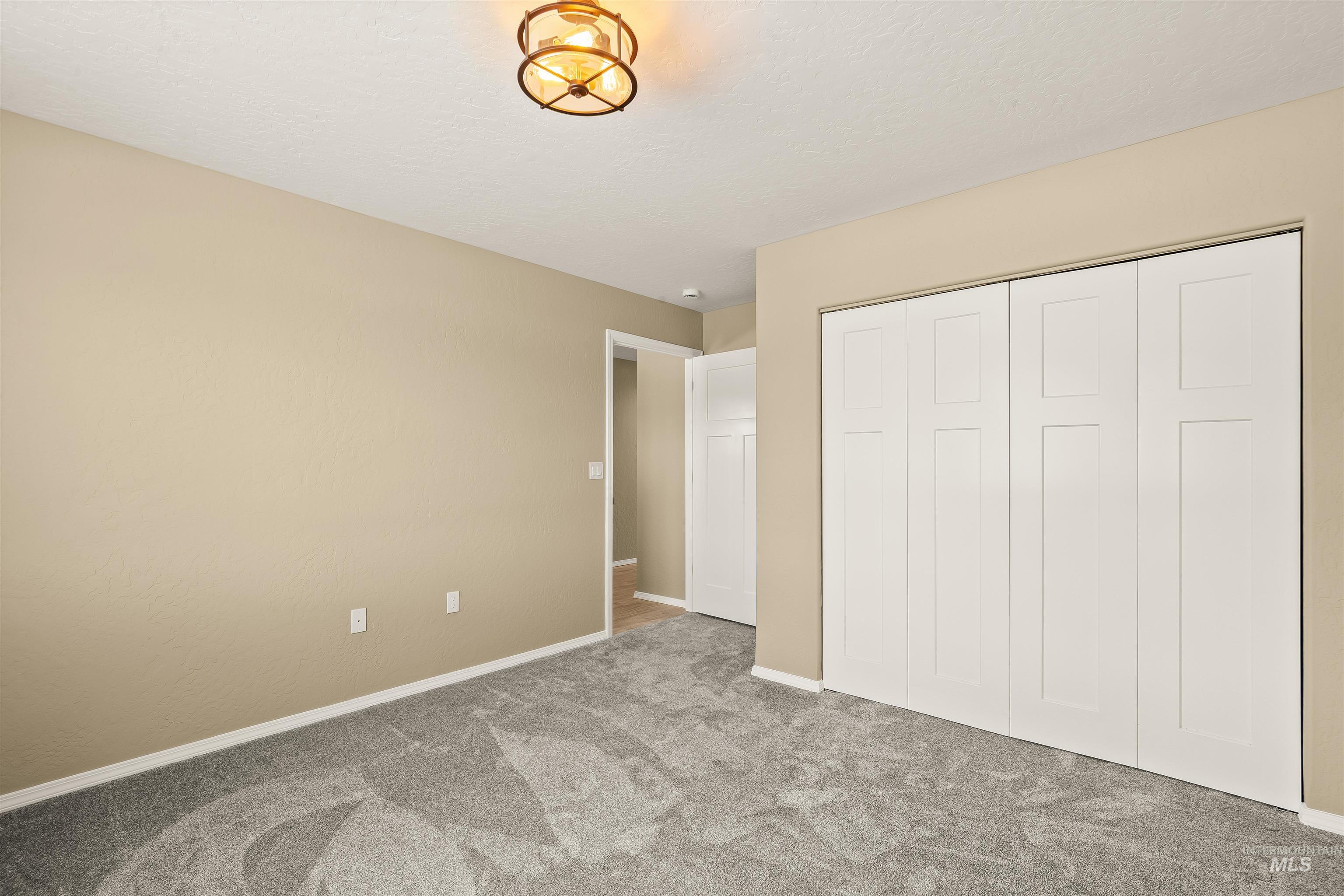 333 Park Dr Property Photo 9