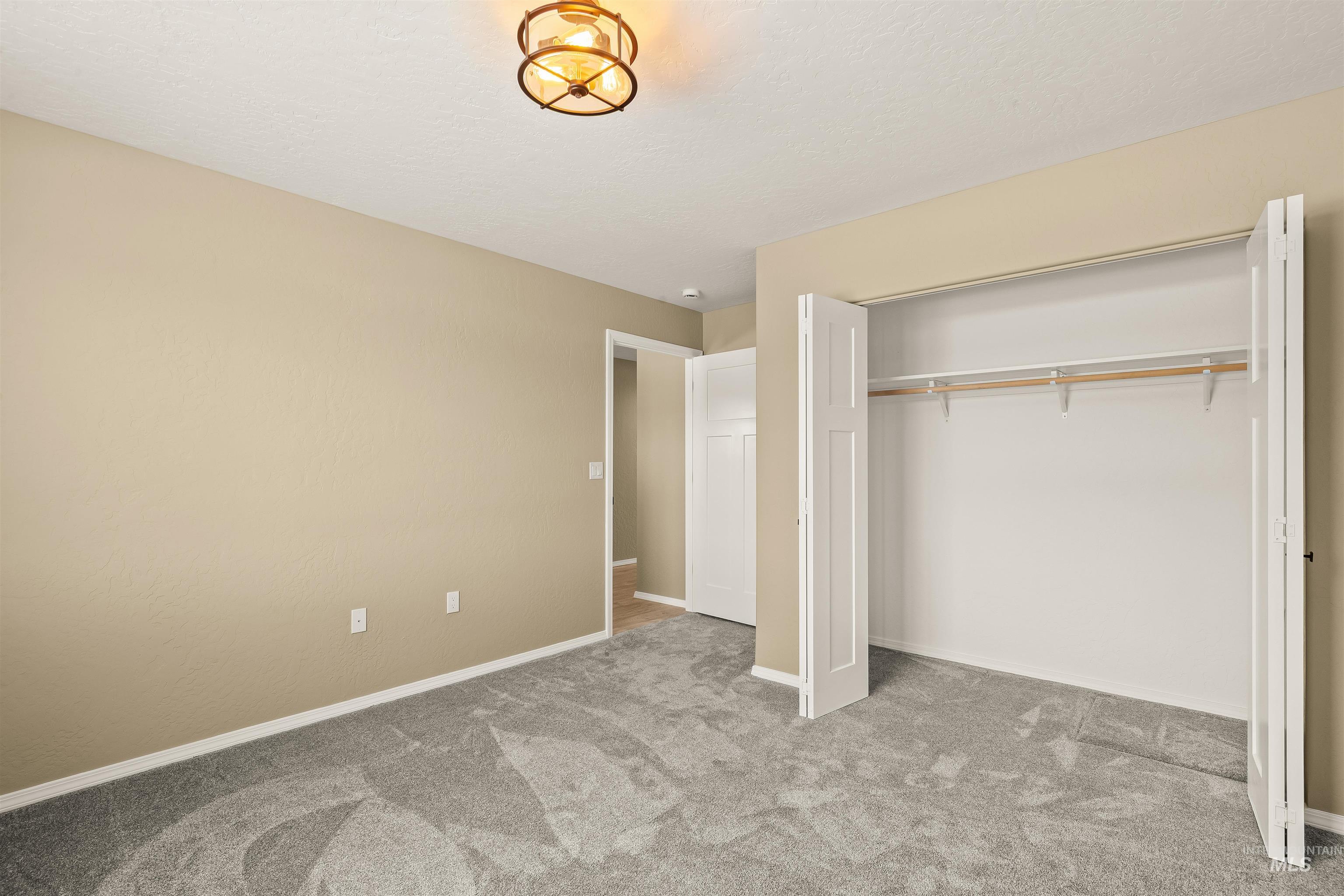 333 Park Dr Property Photo 10