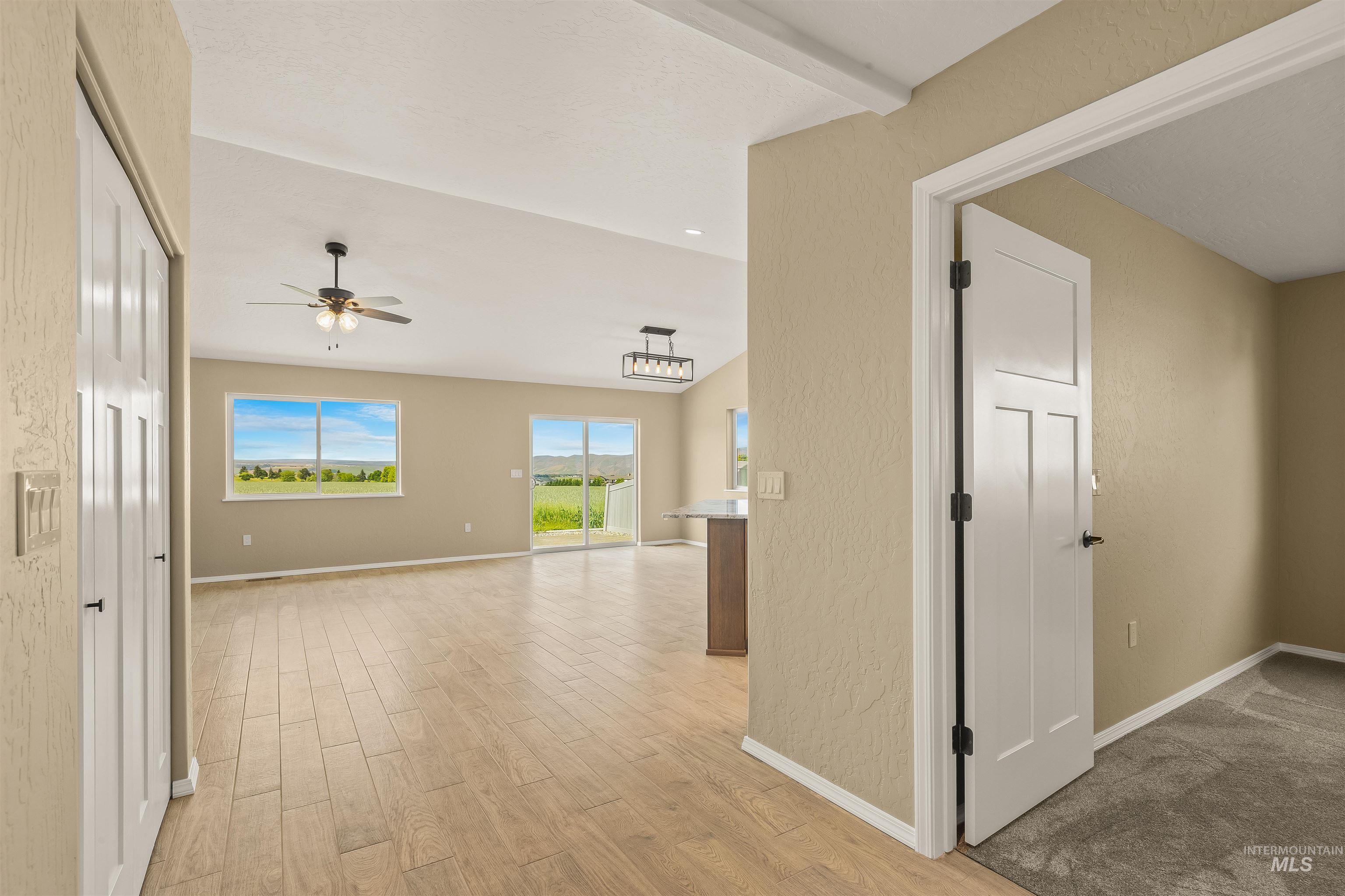 333 Park Dr Property Photo 13