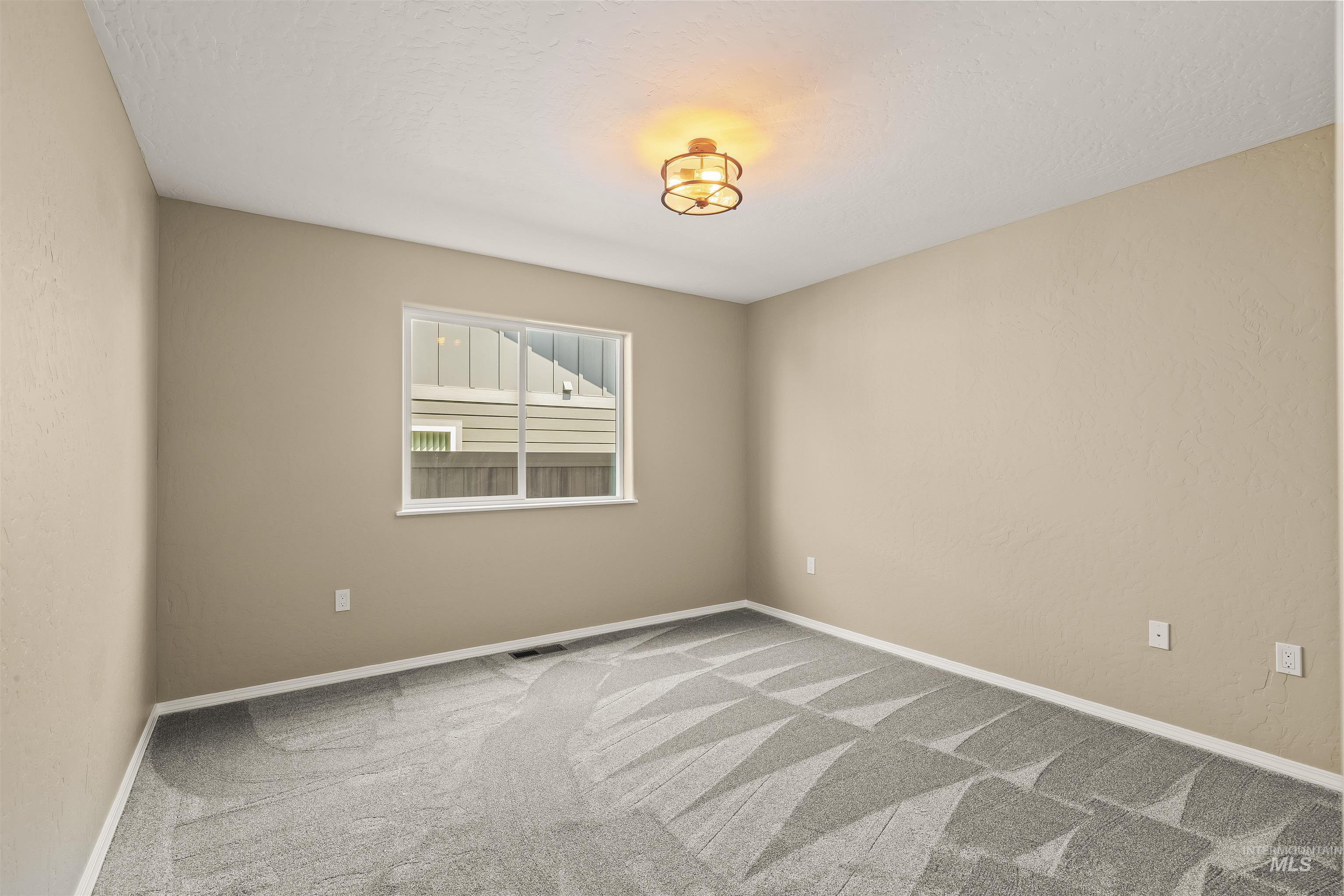 333 Park Dr Property Photo 14