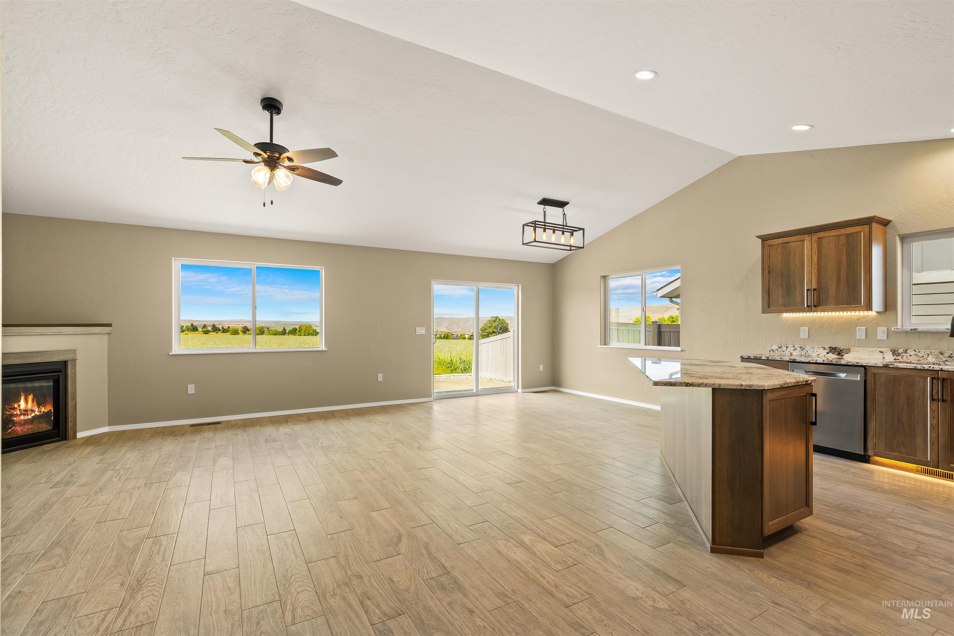 333 Park Dr Property Photo 16