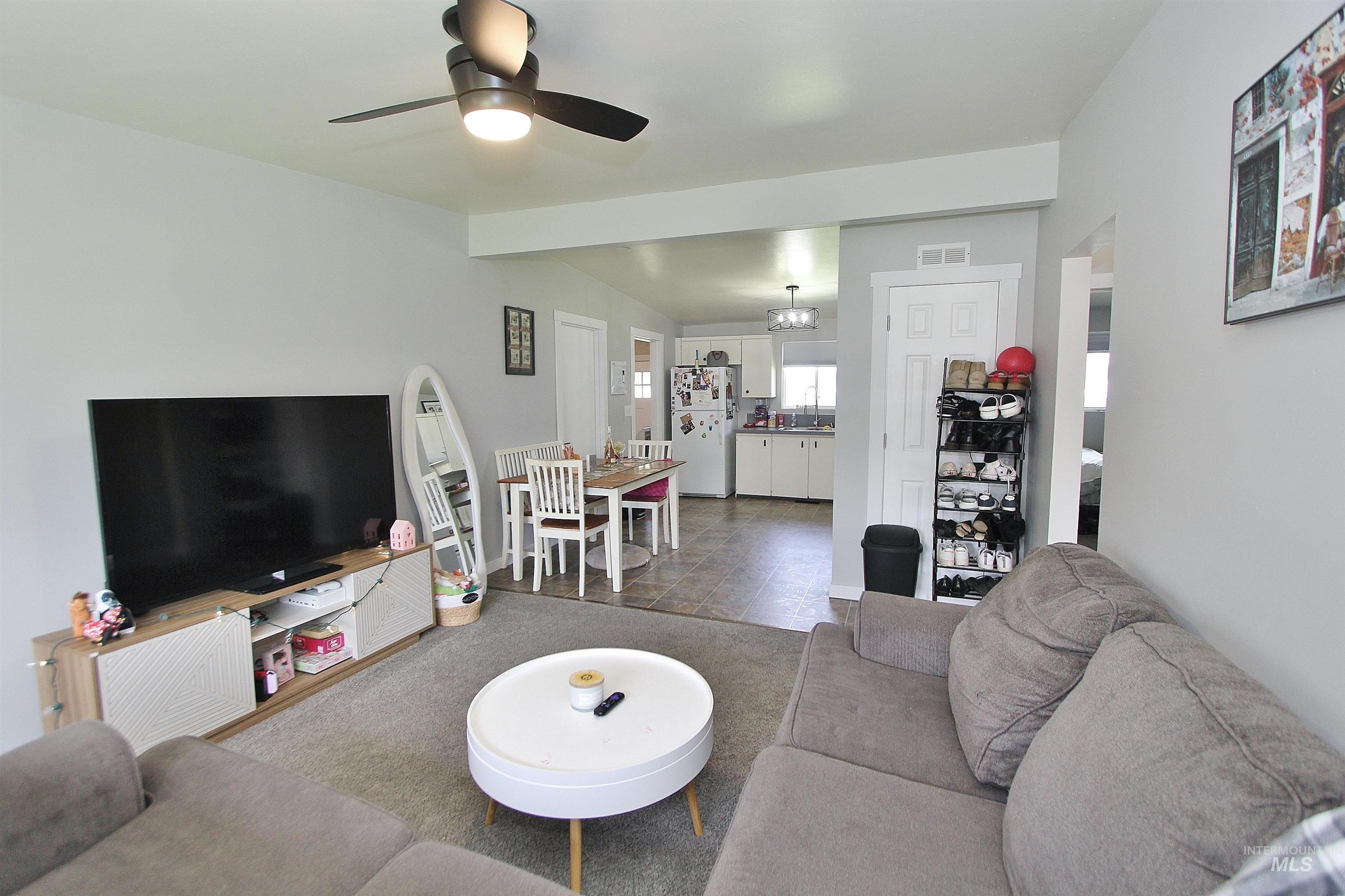 785 S 12th E Property Photo 5