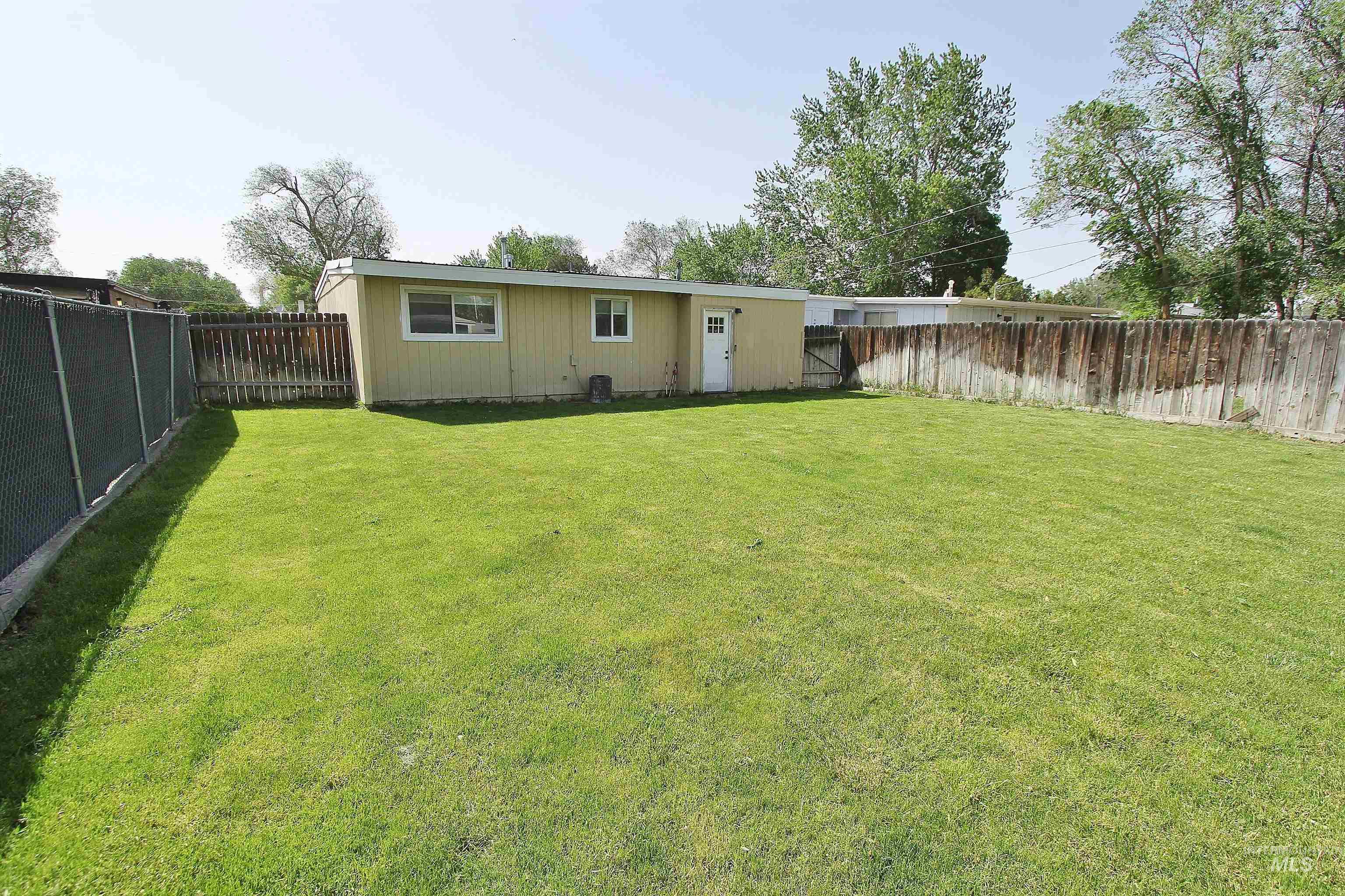 785 S 12th E Property Photo 13