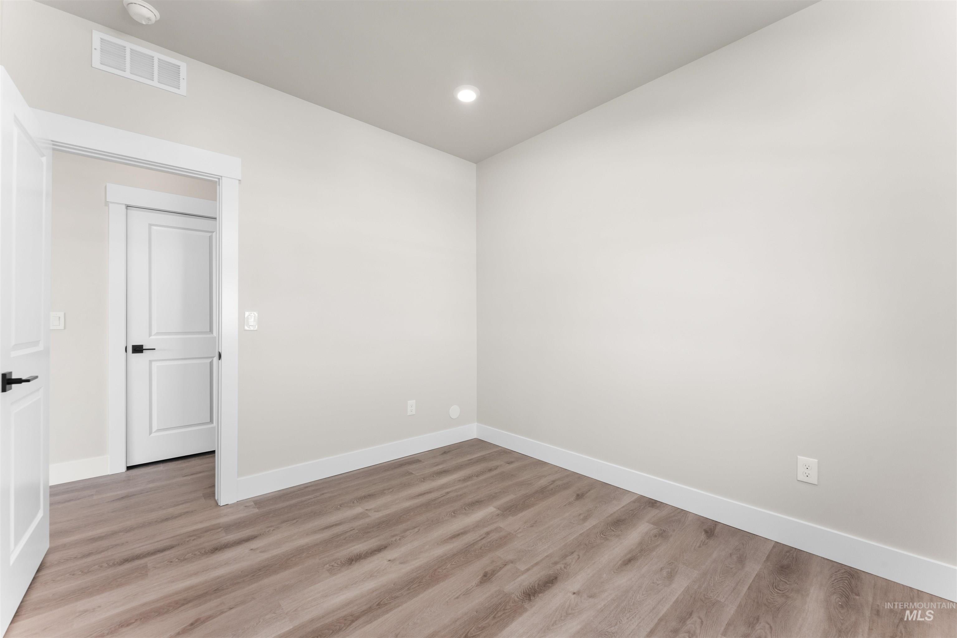 125 S Quincannon Ave Property Photo 16