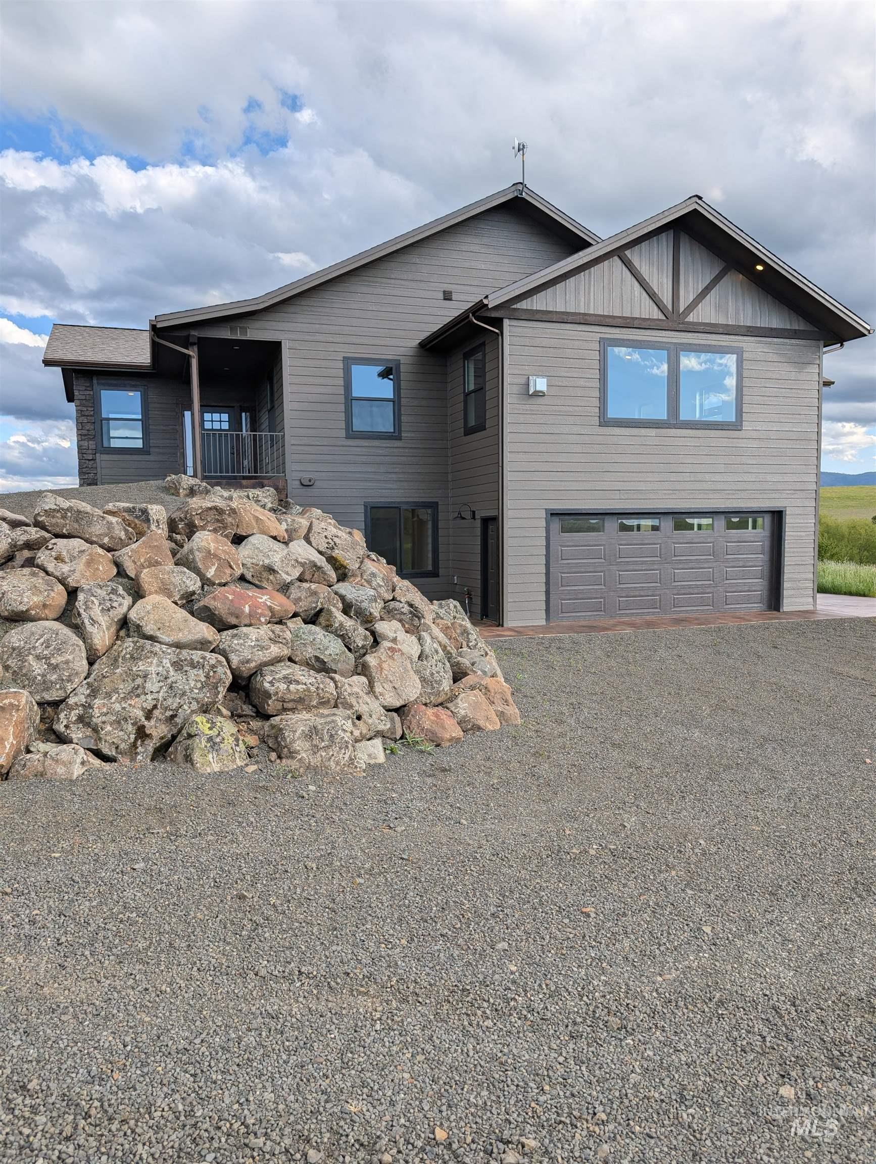 137 Angus Ranch Road Property Photo 1