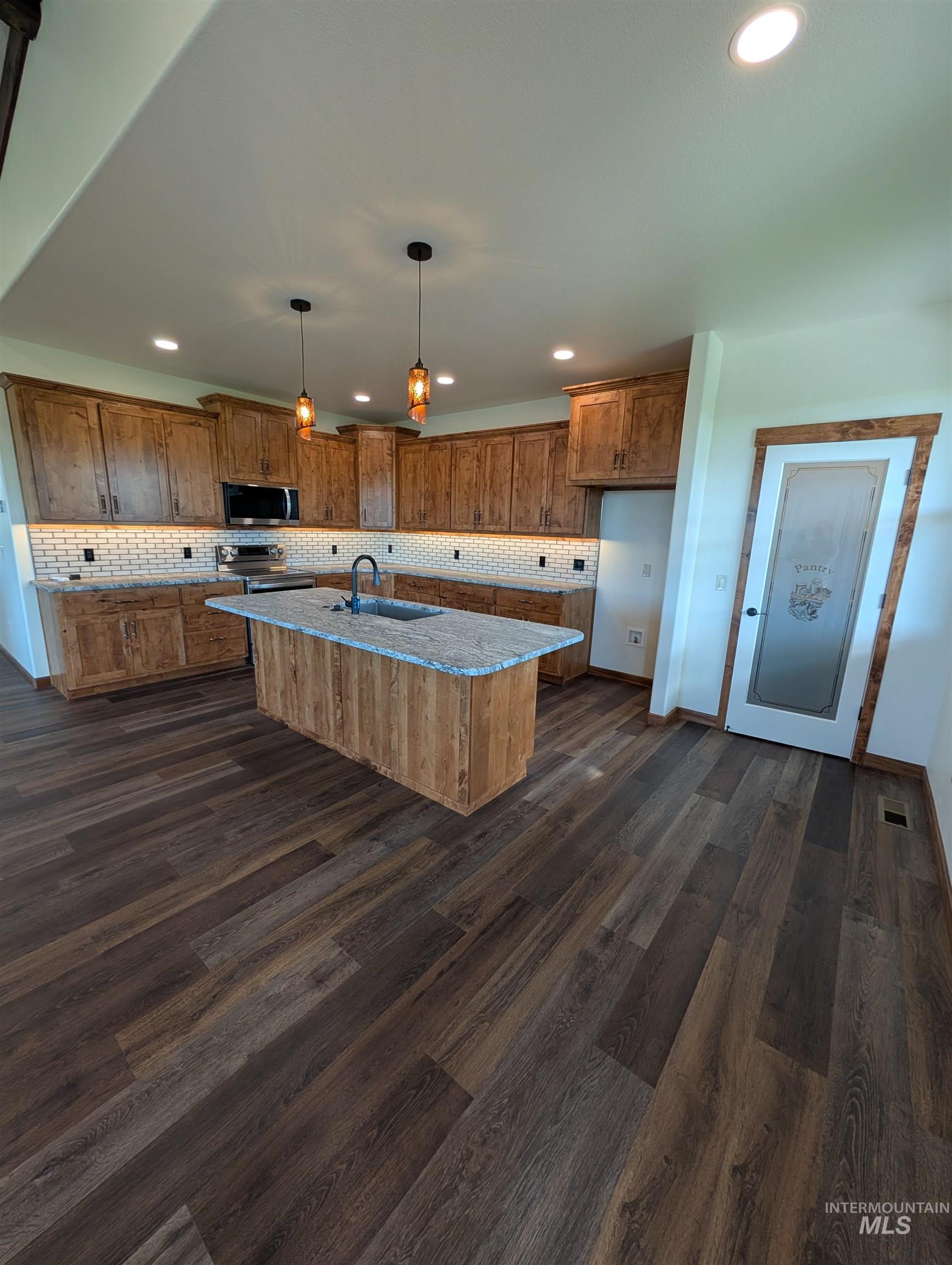 137 Angus Ranch Road Property Photo 8