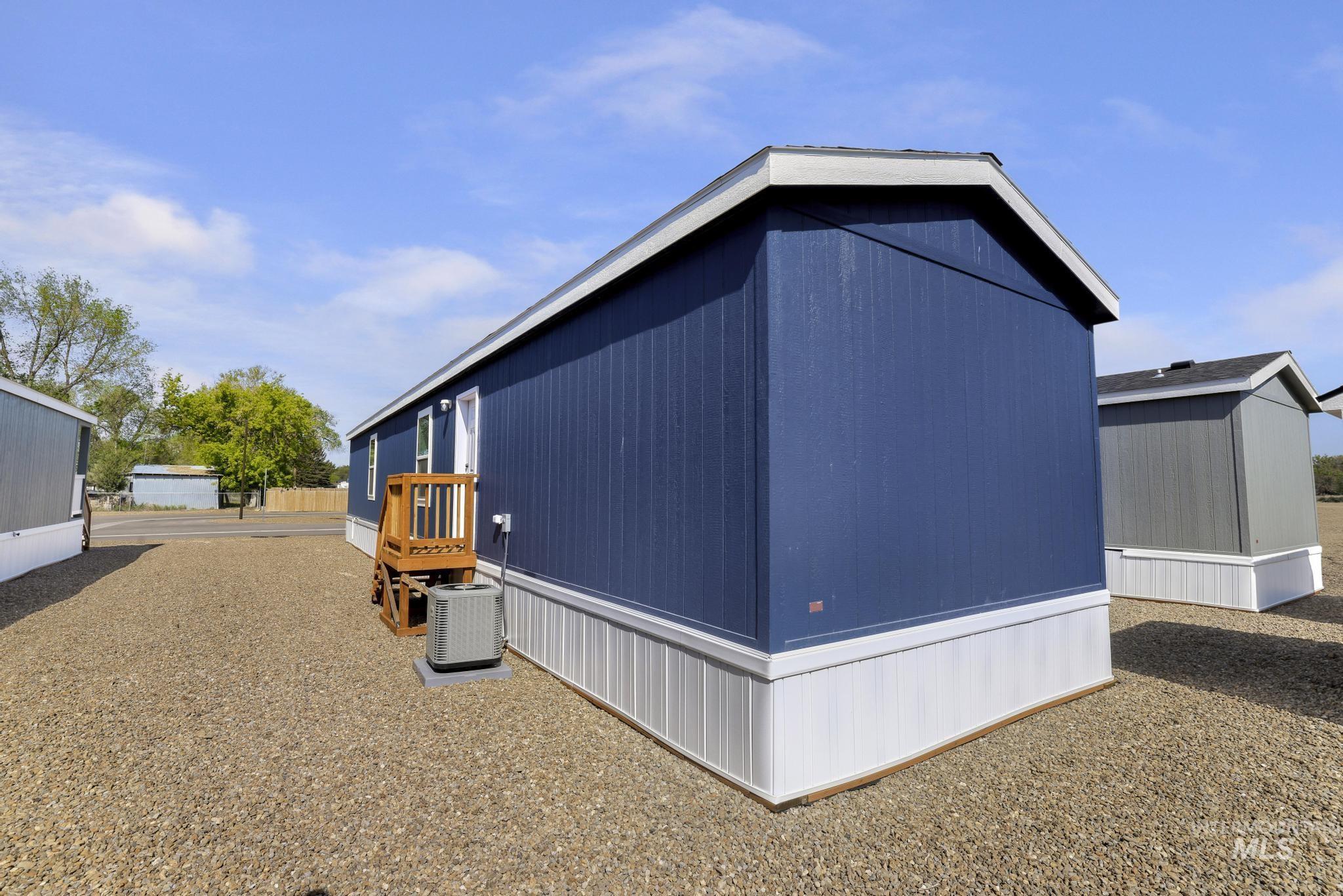 370 W 12th S Property Photo 3