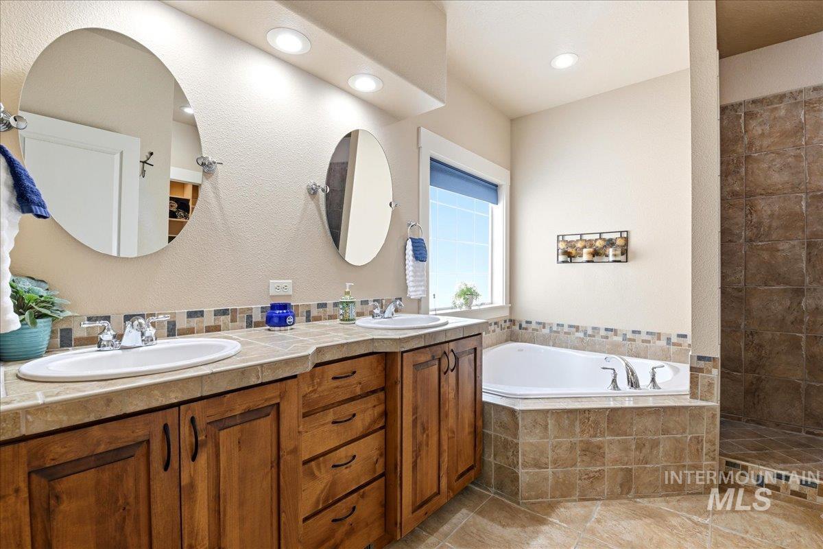 2884 W Torana Property Photo 17