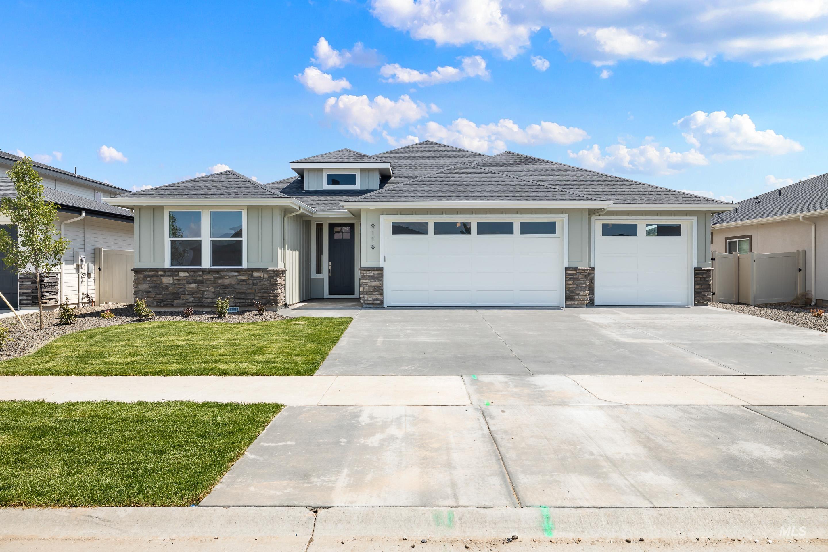 1317 E Andes Dr Property Photo 2