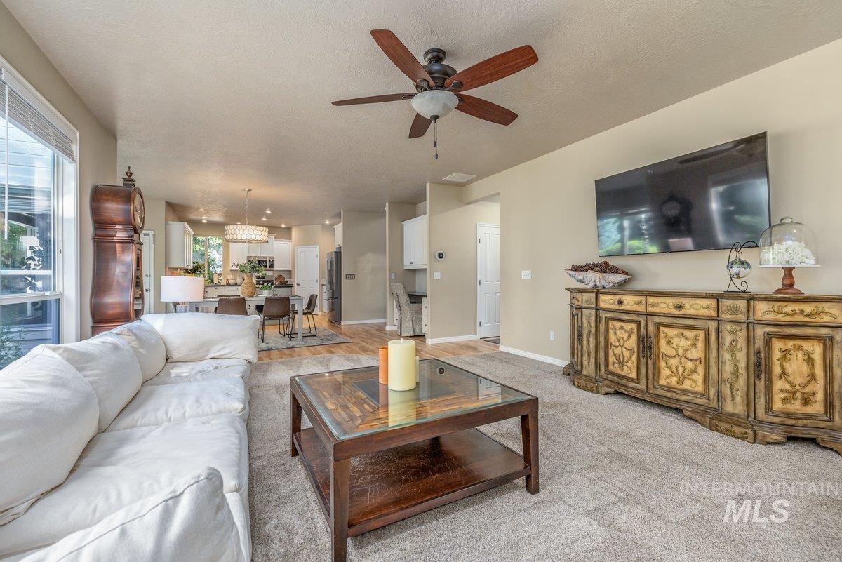 279 E Stonewater Ct Property Photo 6