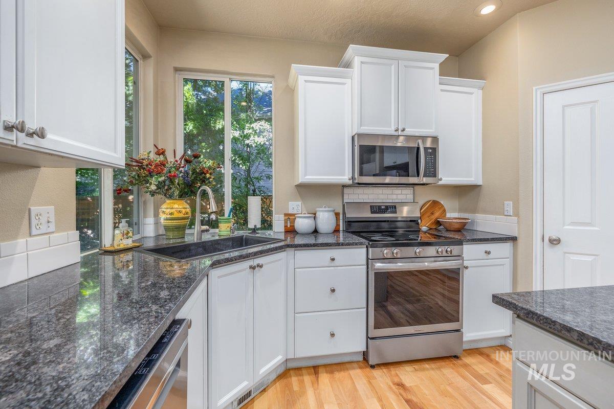 279 E Stonewater Ct Property Photo 8