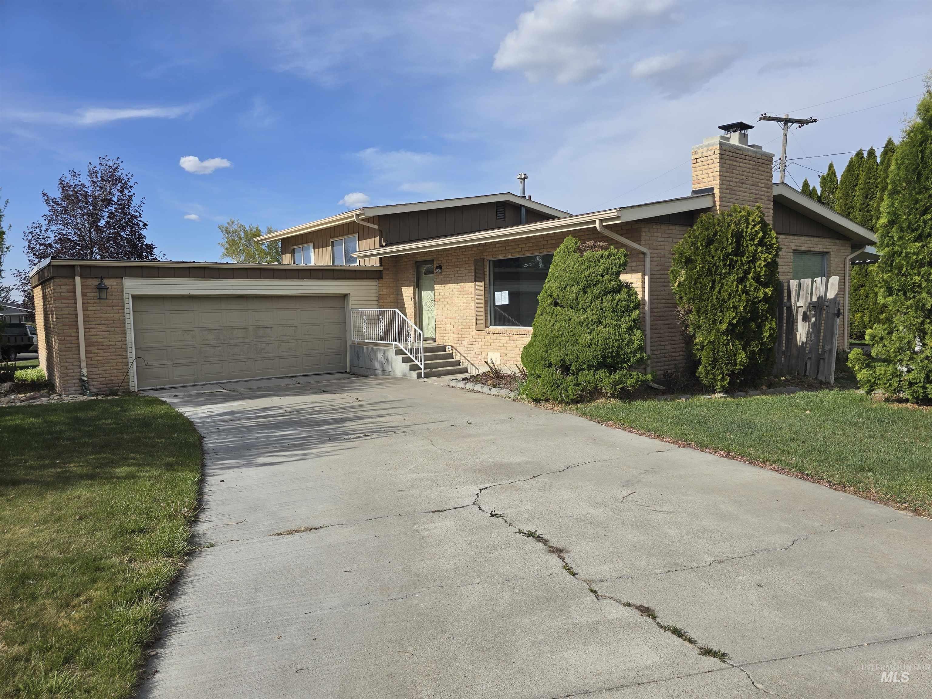 2863 Berkeley Dr. Property Photo 2