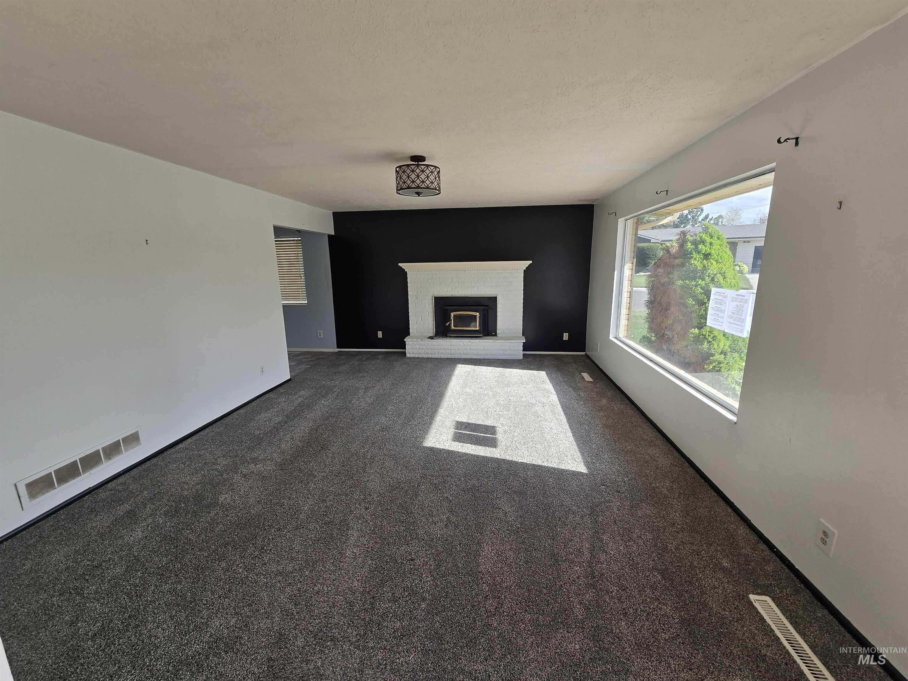 2863 Berkeley Dr. Property Photo 3