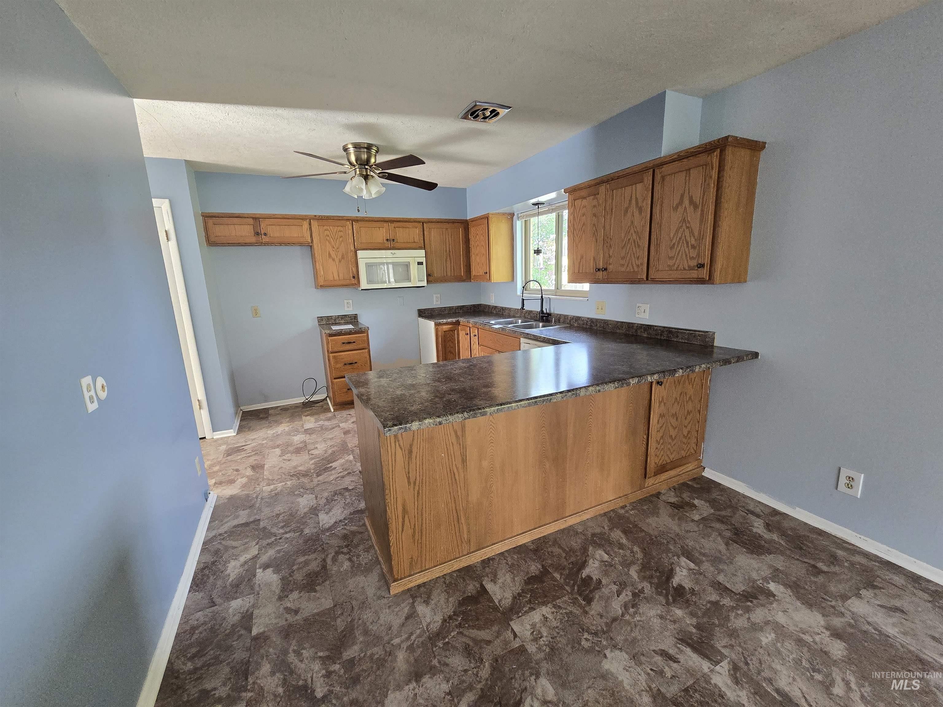 2863 Berkeley Dr. Property Photo 5