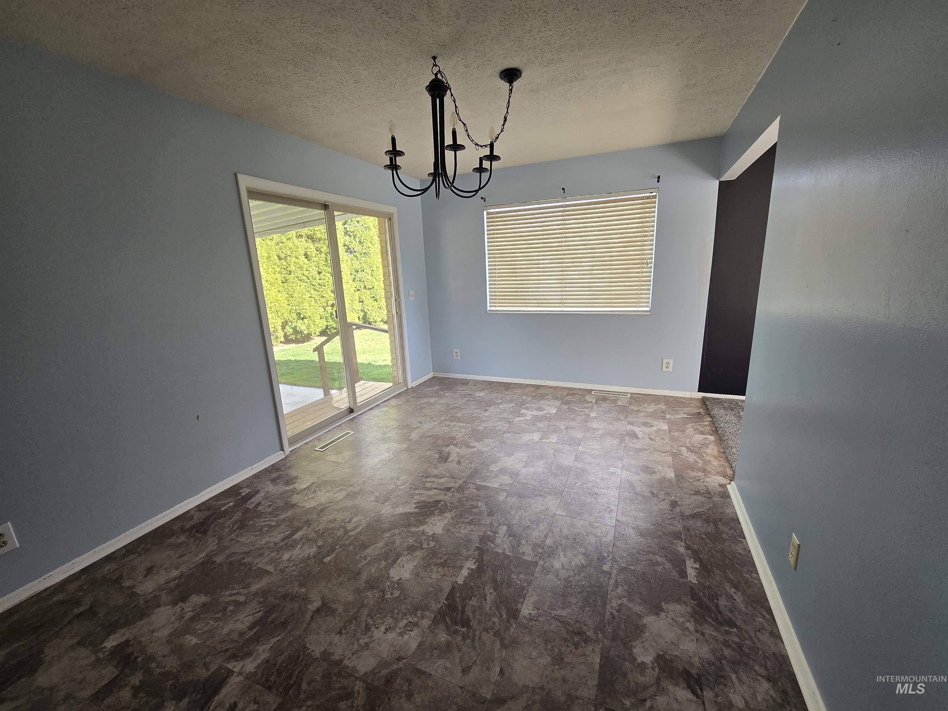2863 Berkeley Dr. Property Photo 7