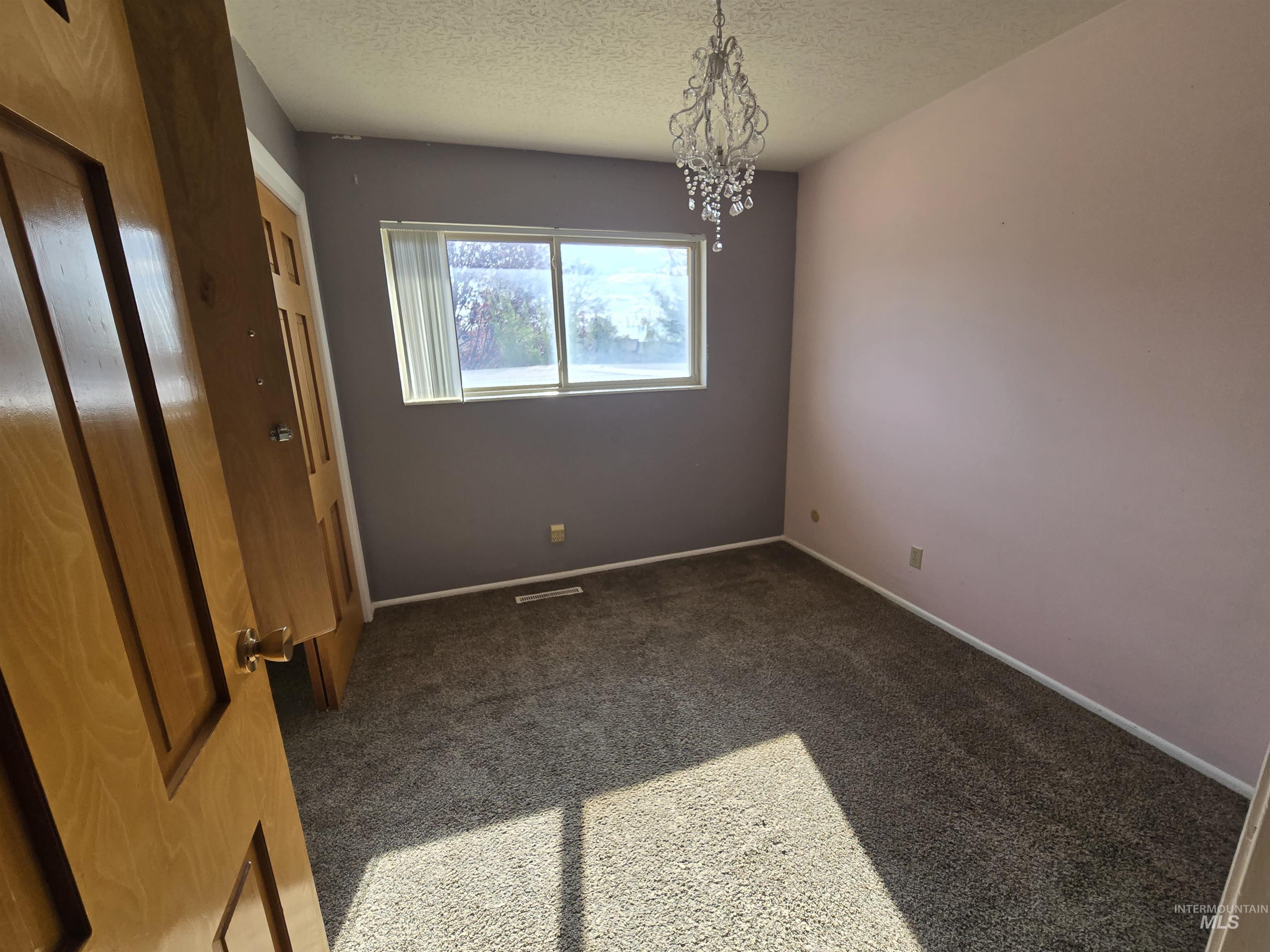 2863 Berkeley Dr. Property Photo 9