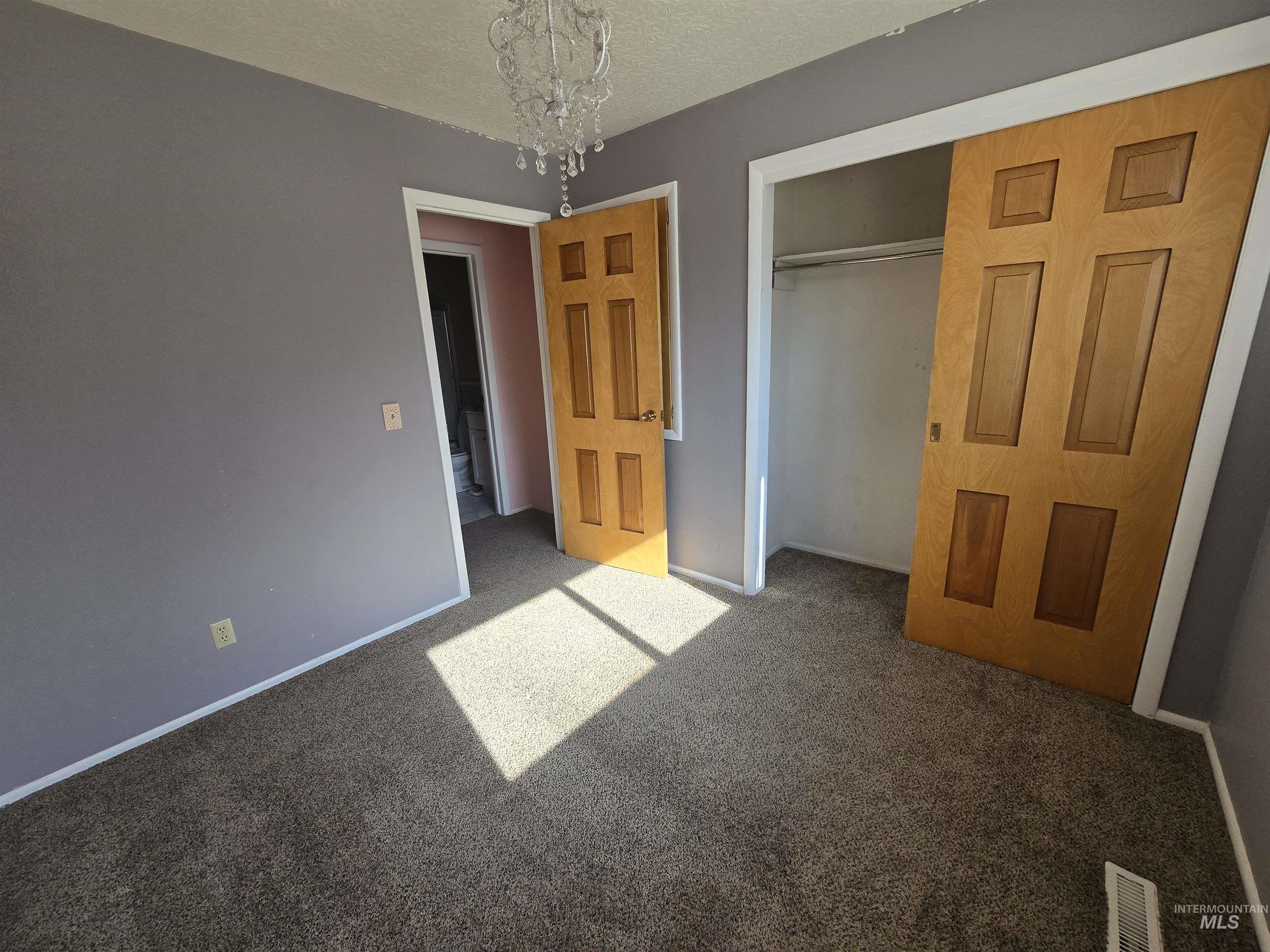 2863 Berkeley Dr. Property Photo 10