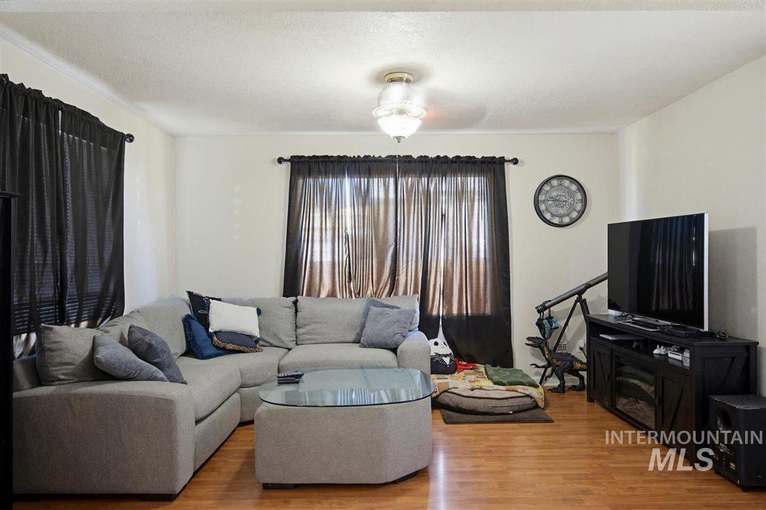 939 W Owyhee St Property Photo 4