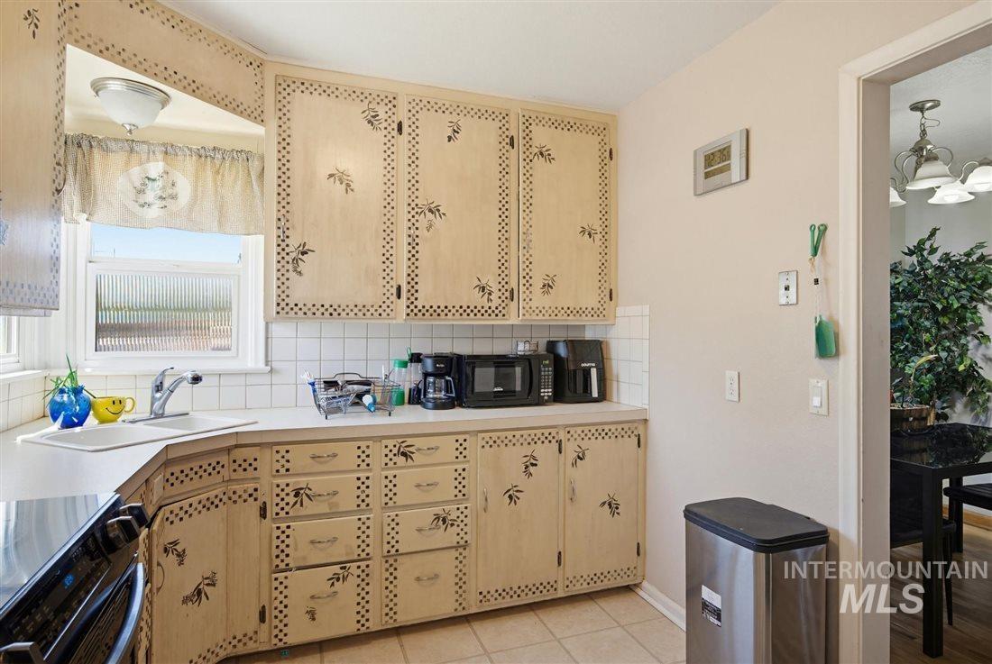 939 W Owyhee St Property Photo 8