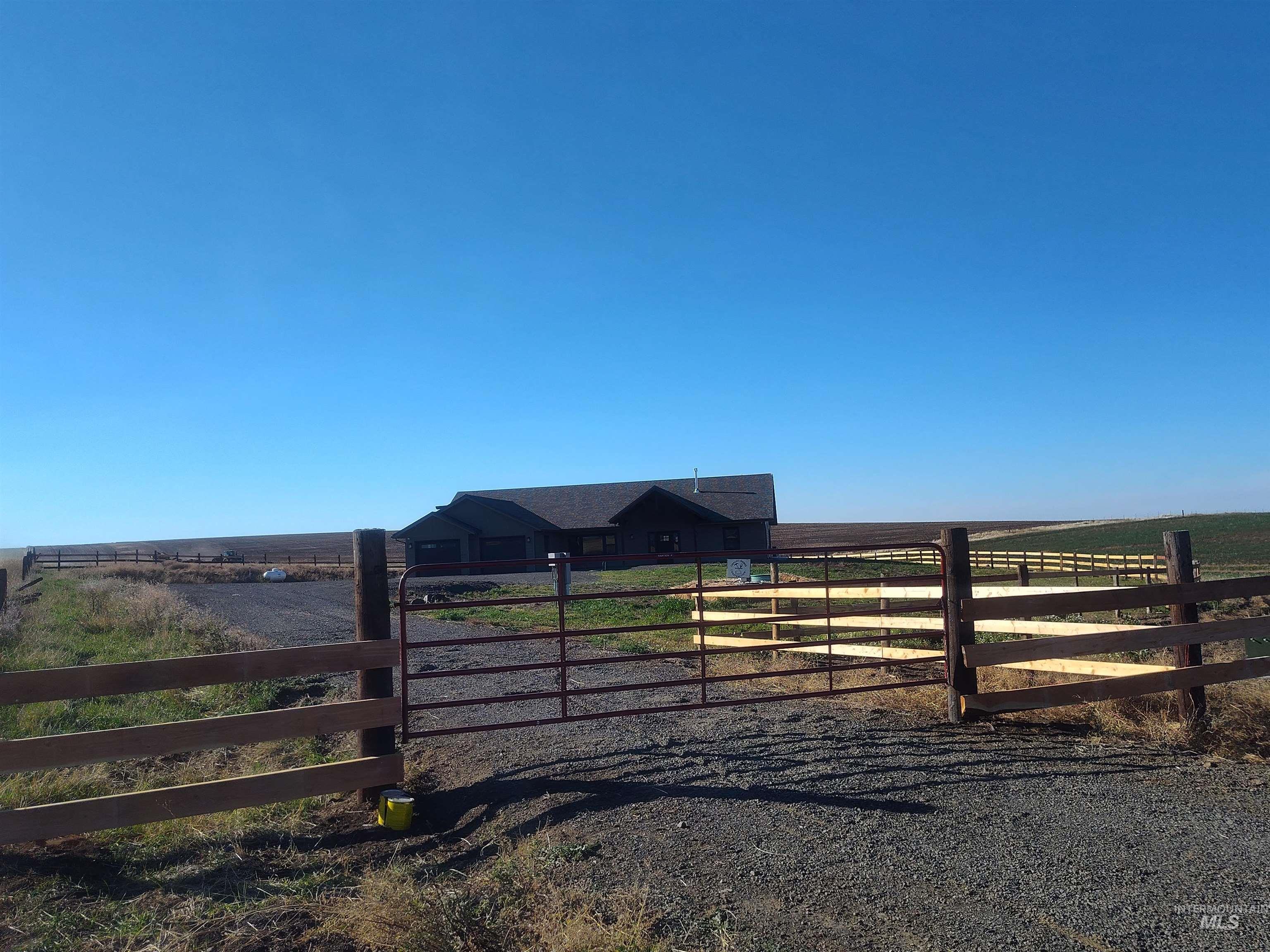 215 Angus Ranch Rd Property Photo 1