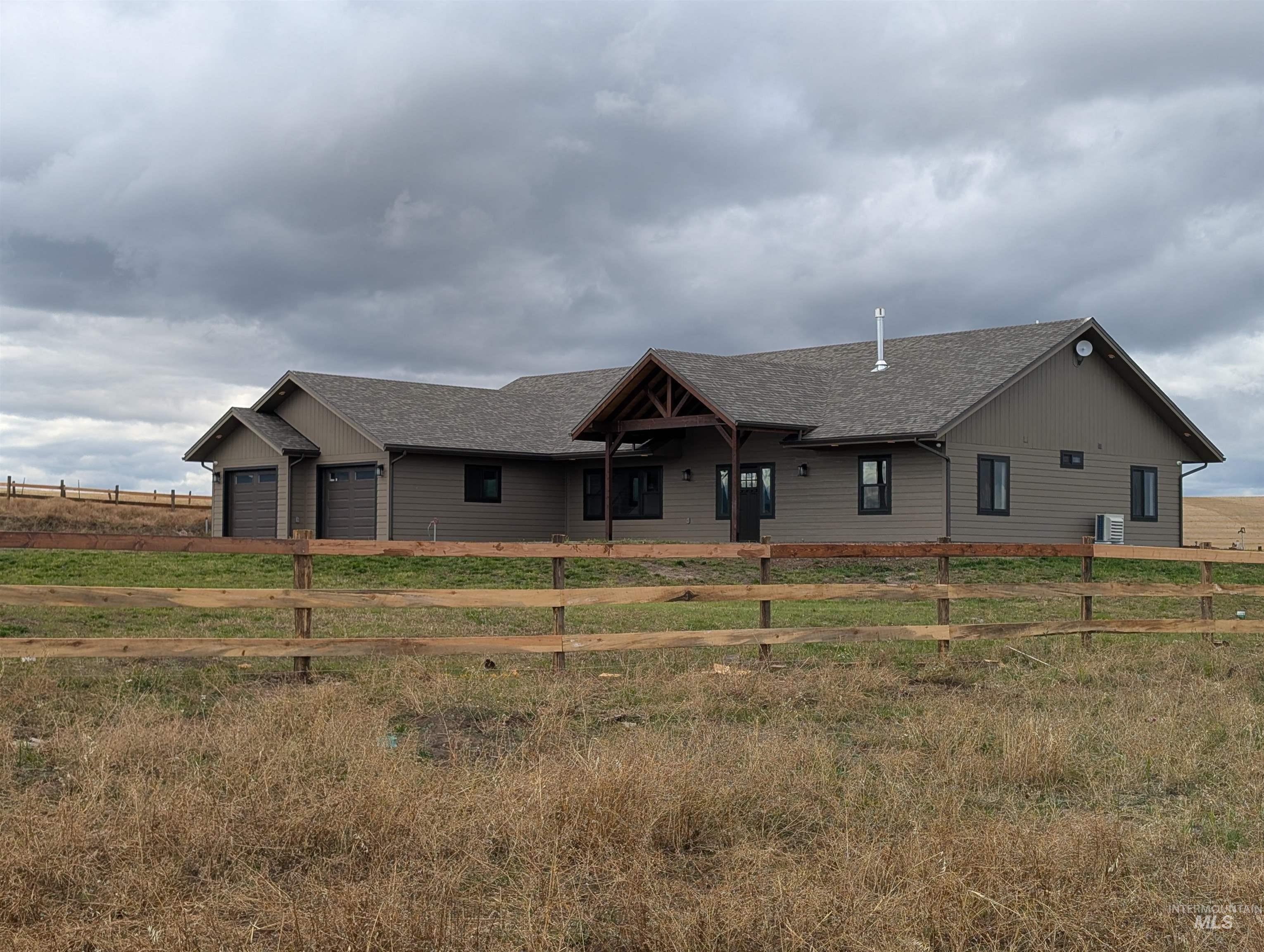 215 Angus Ranch Rd Property Photo 2