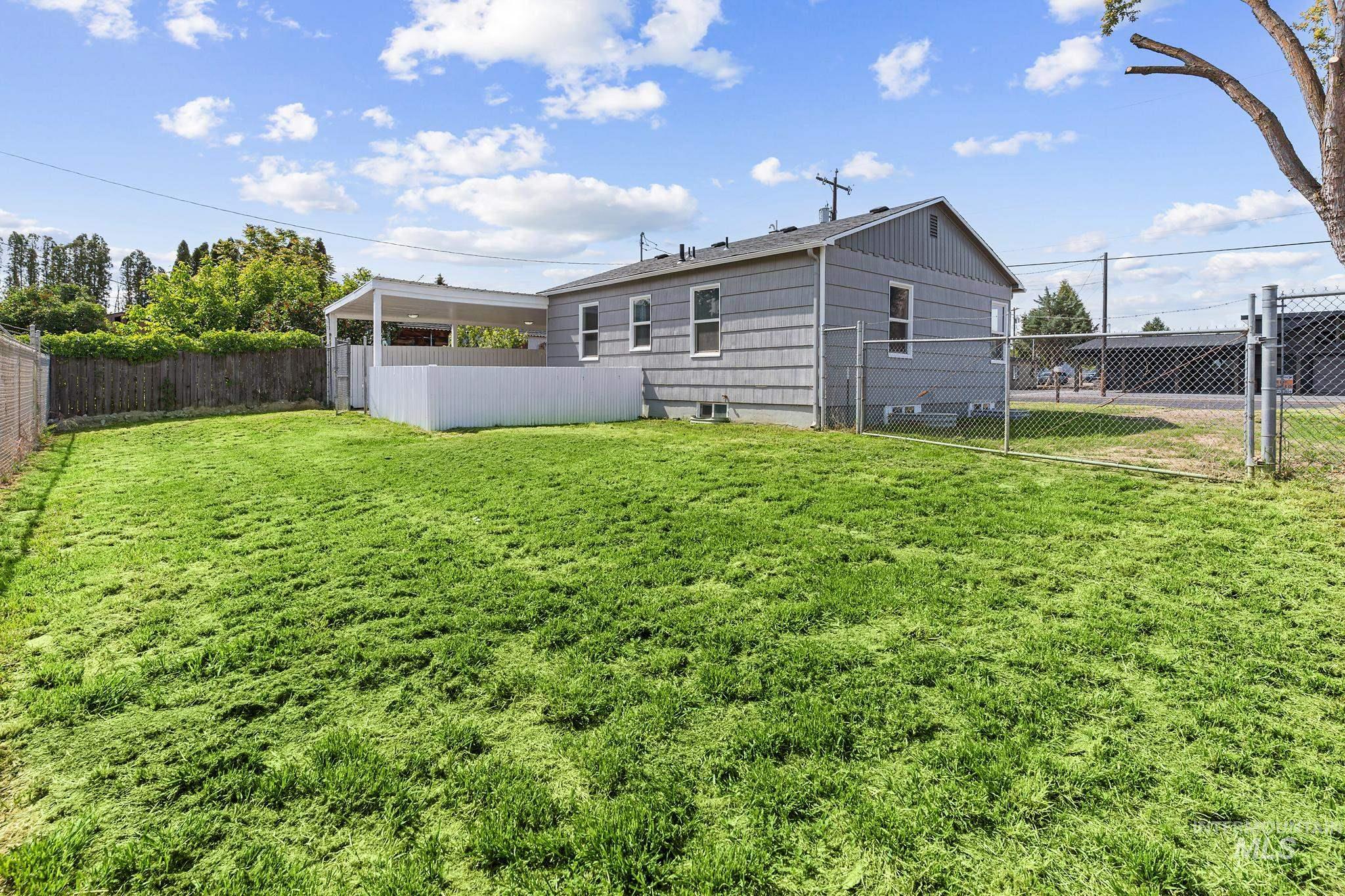 619 Thain Road Property Photo 2