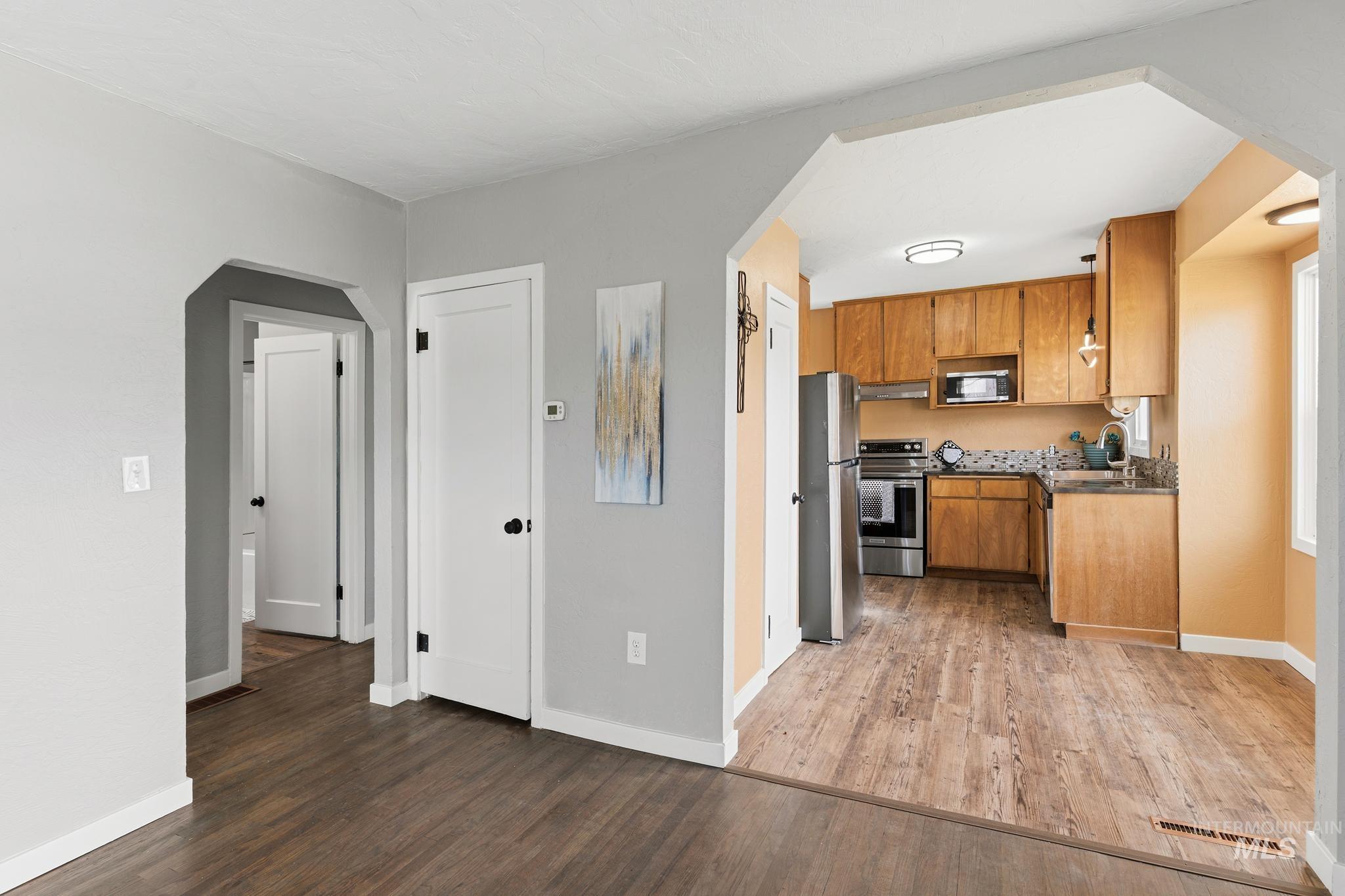 619 Thain Road Property Photo 8