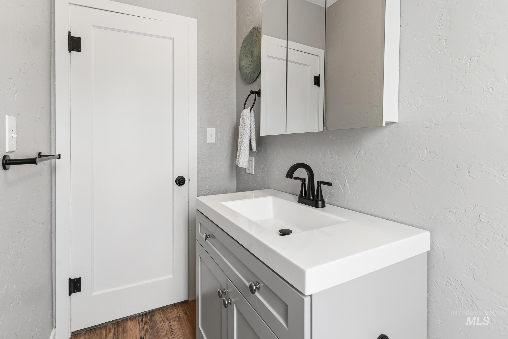 619 Thain Road Property Photo 14